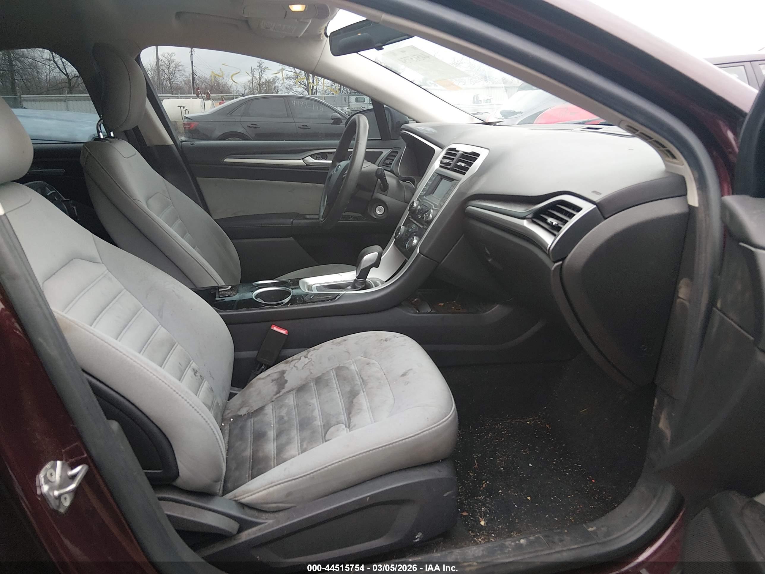 FORD FUSION image 5
