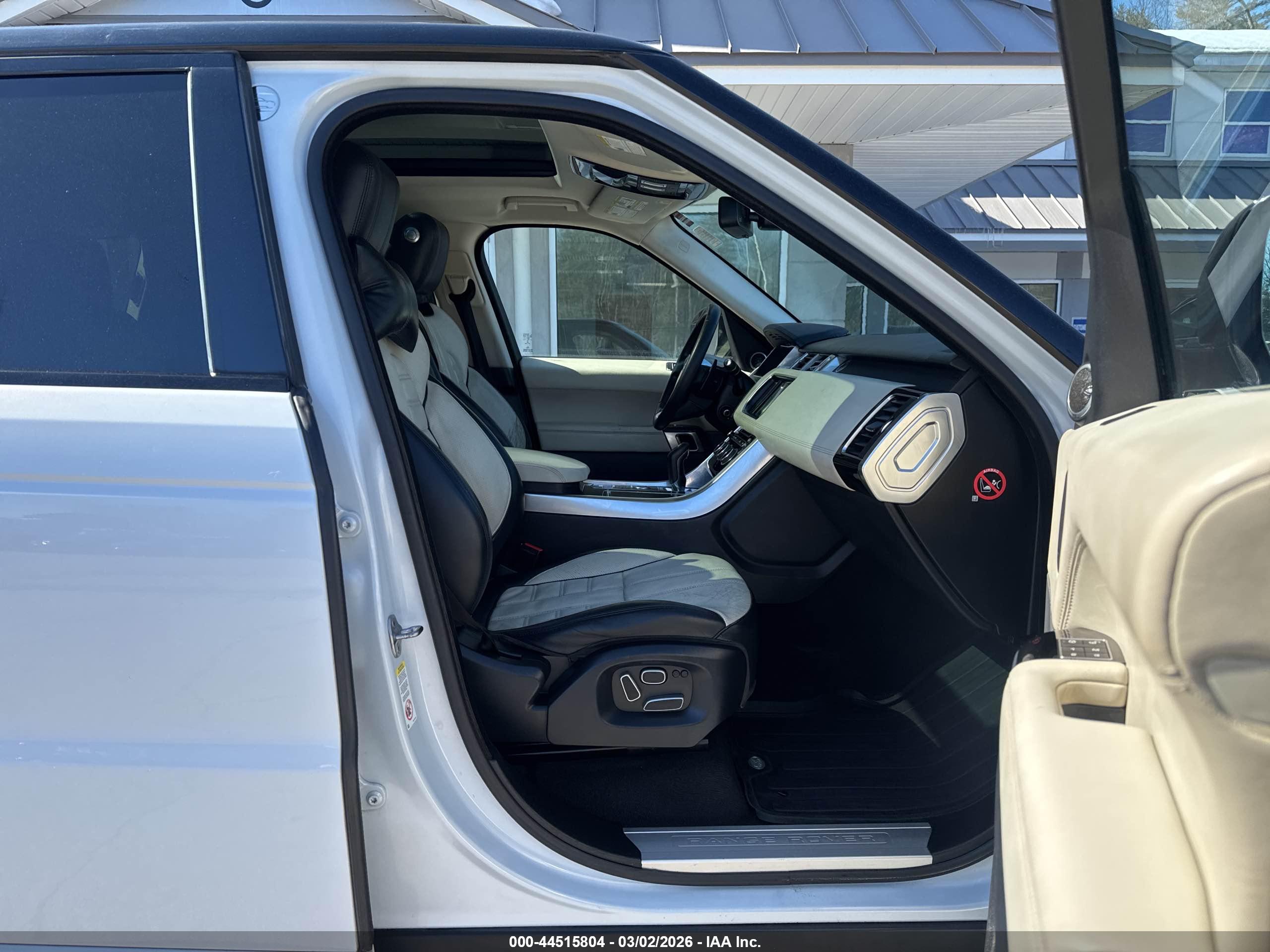 LAND ROVER image 5