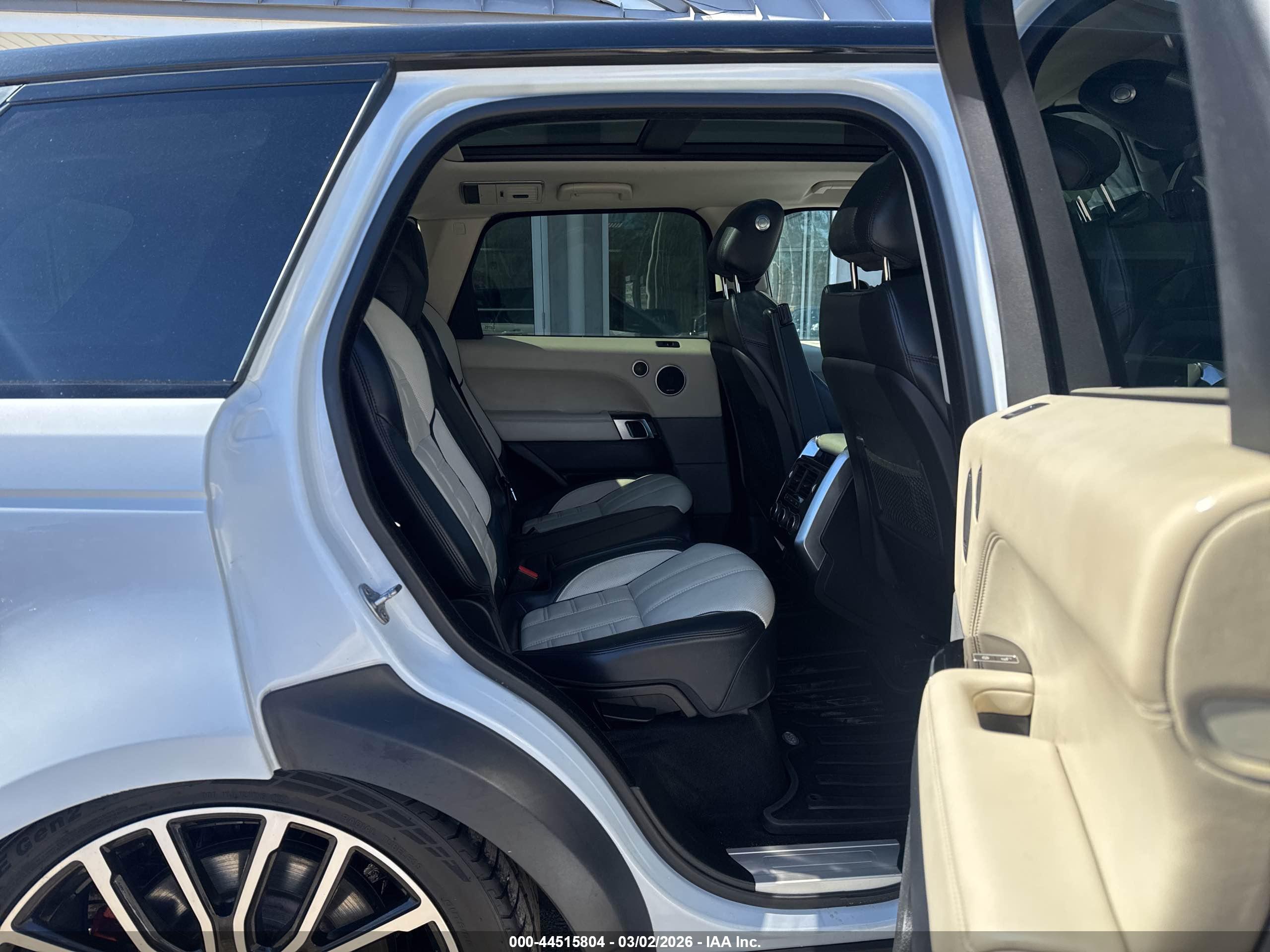 LAND ROVER image 8