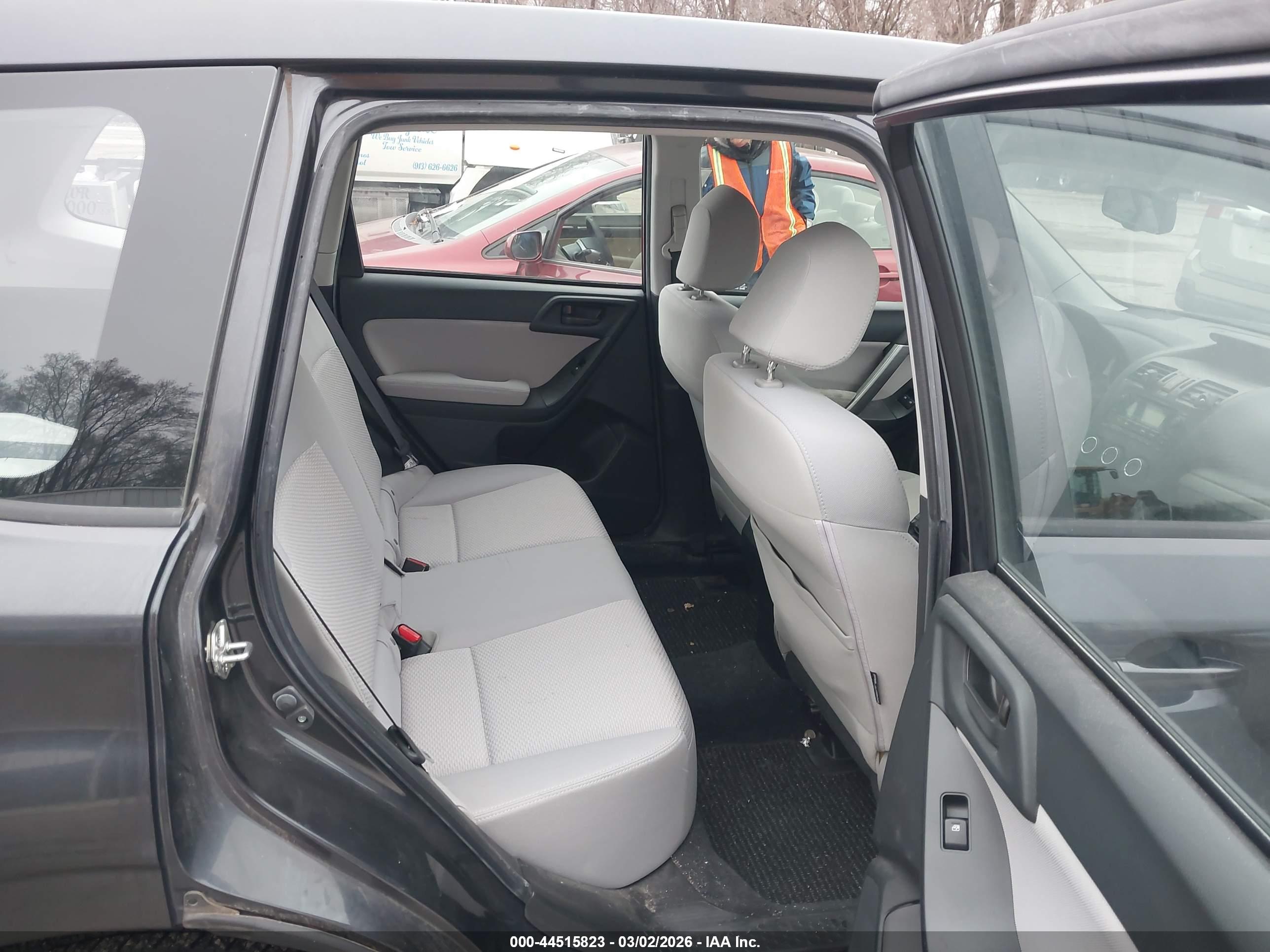 SUBARU FORESTER image 8