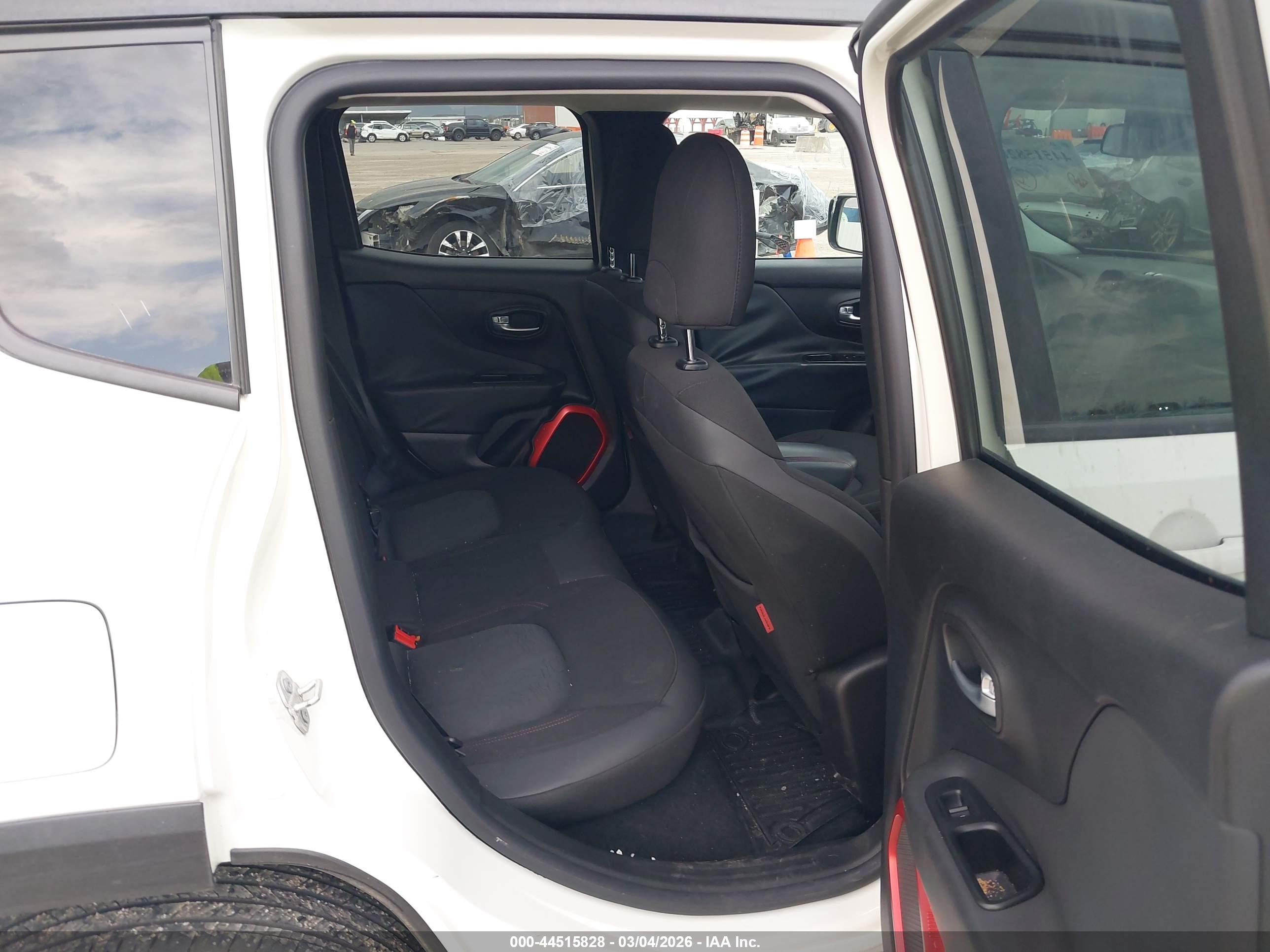 JEEP RENEGADE image 8