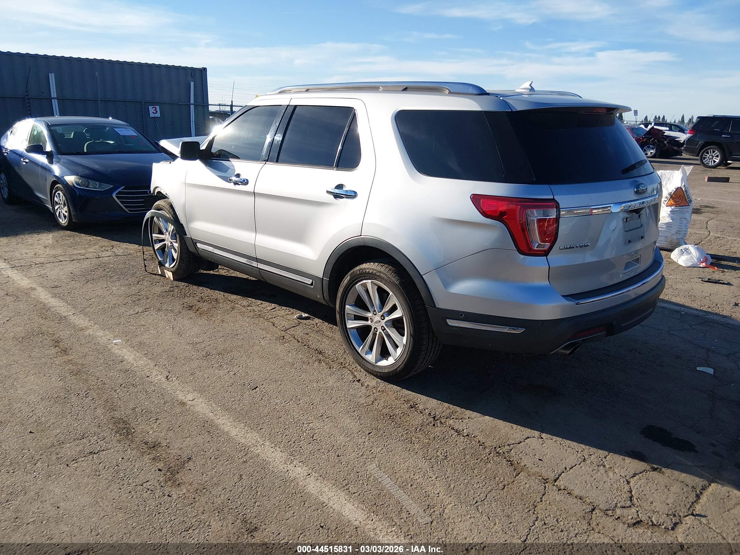 FORD EXPLORER image 3