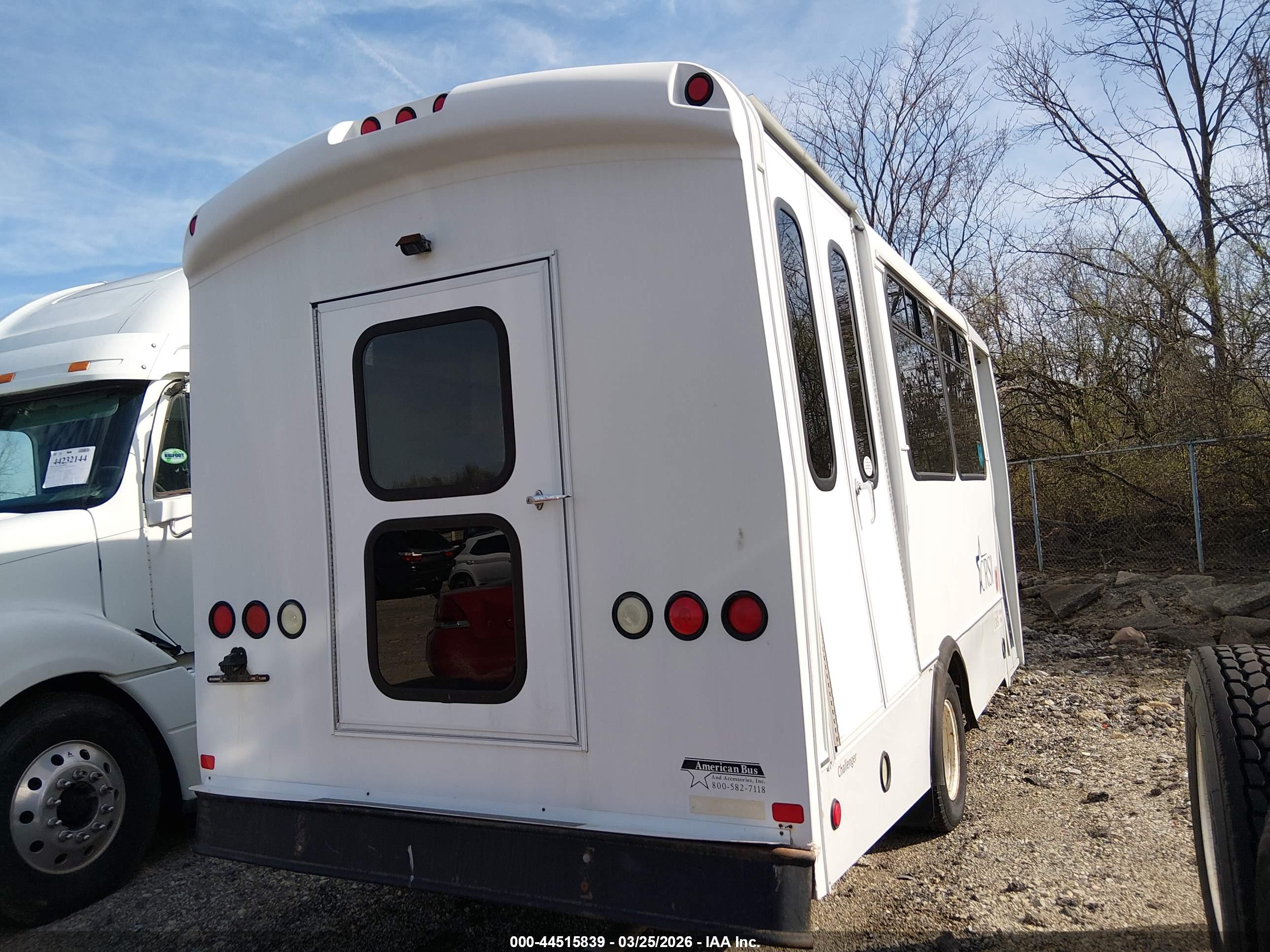 FORD E-350 image 4