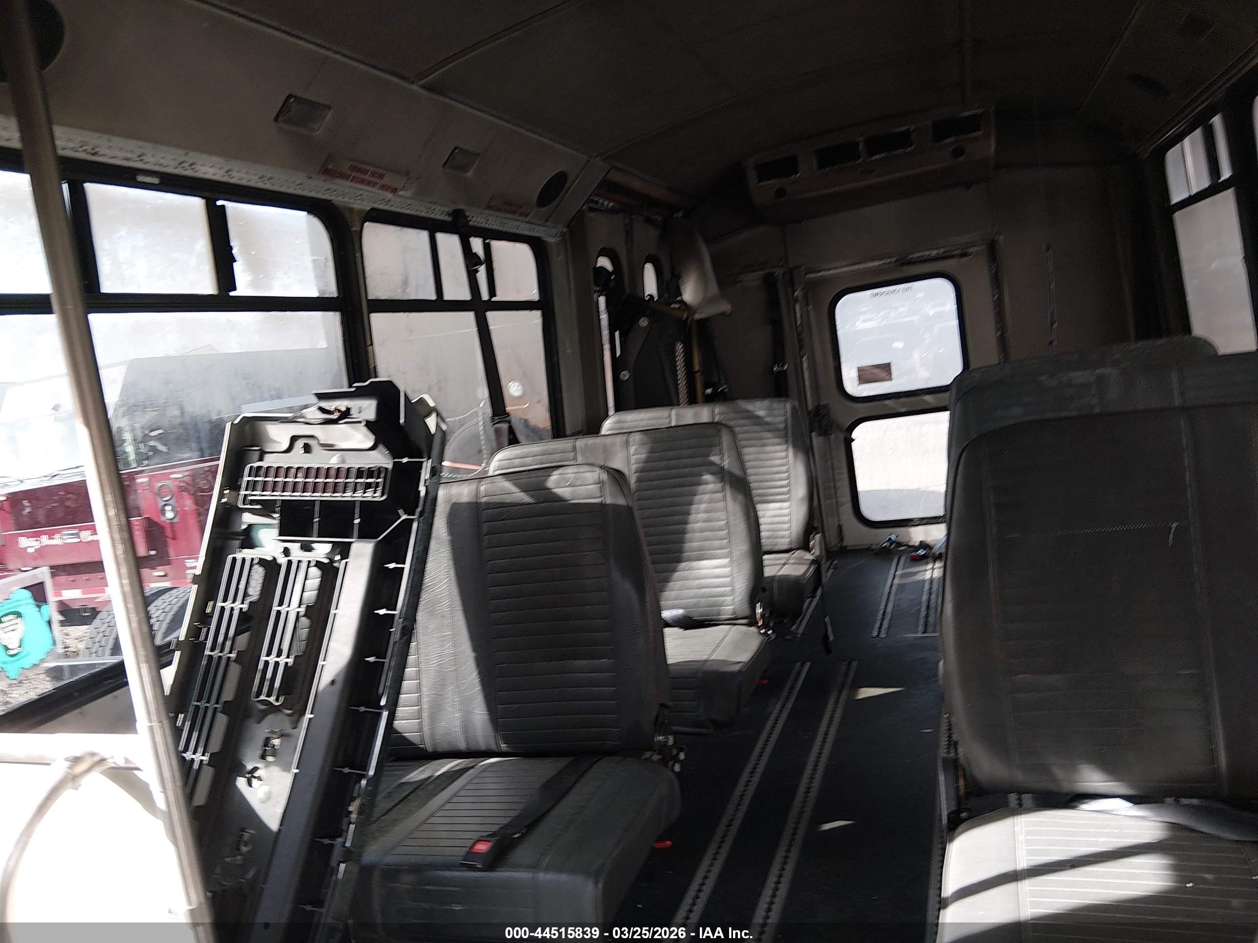 FORD E-350 image 7