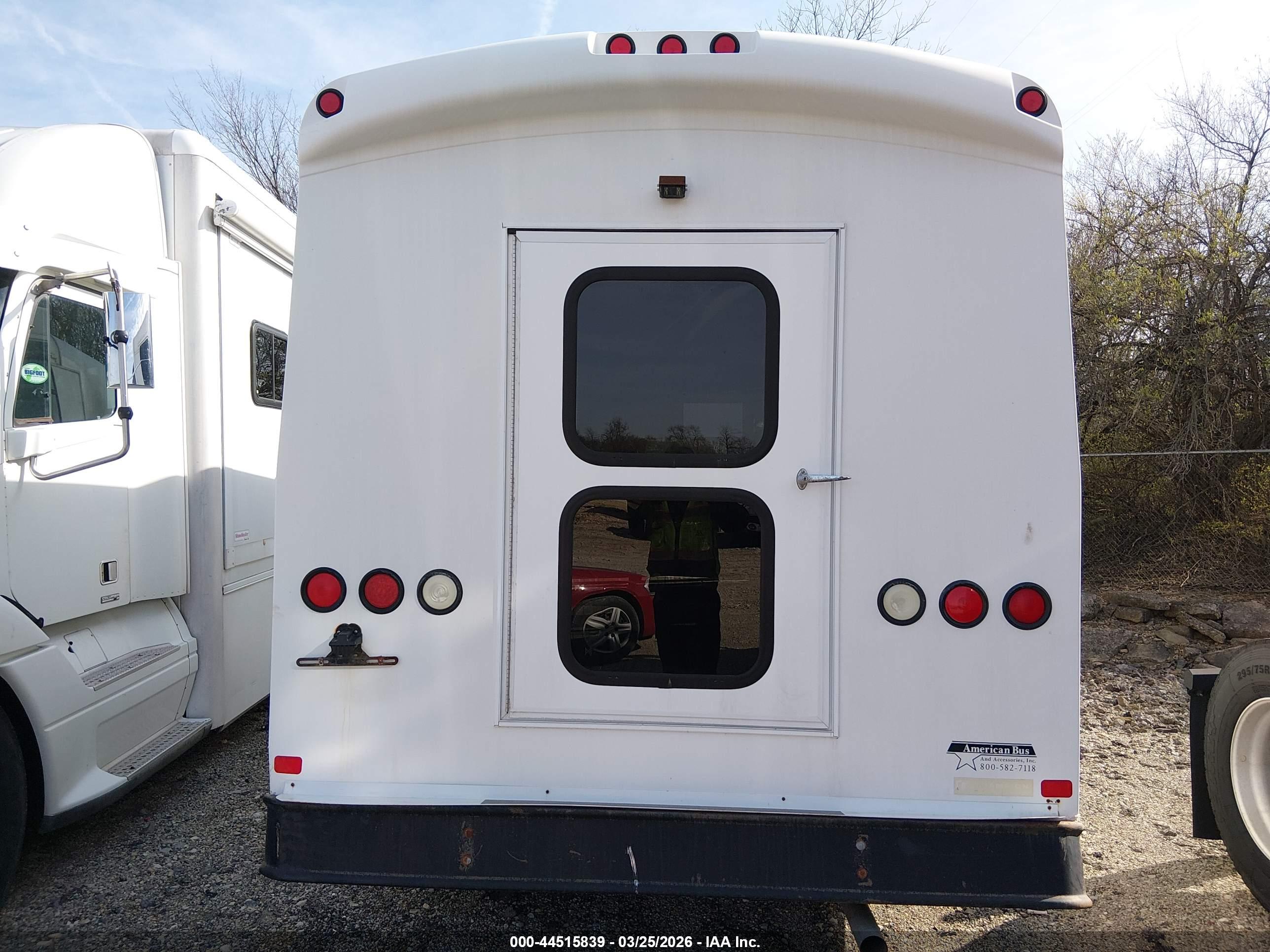 FORD E-350 image 8
