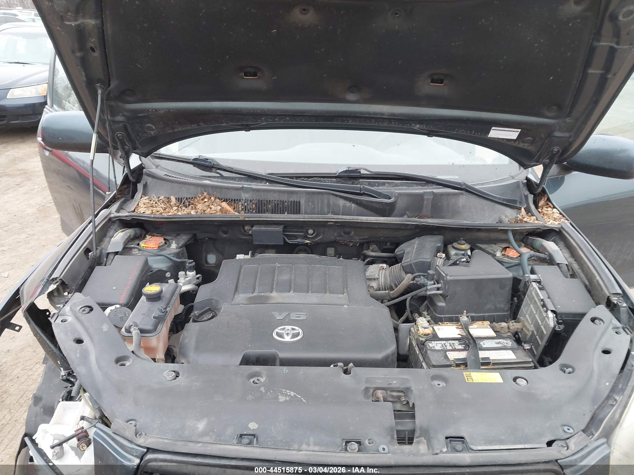 TOYOTA RAV4 image 10