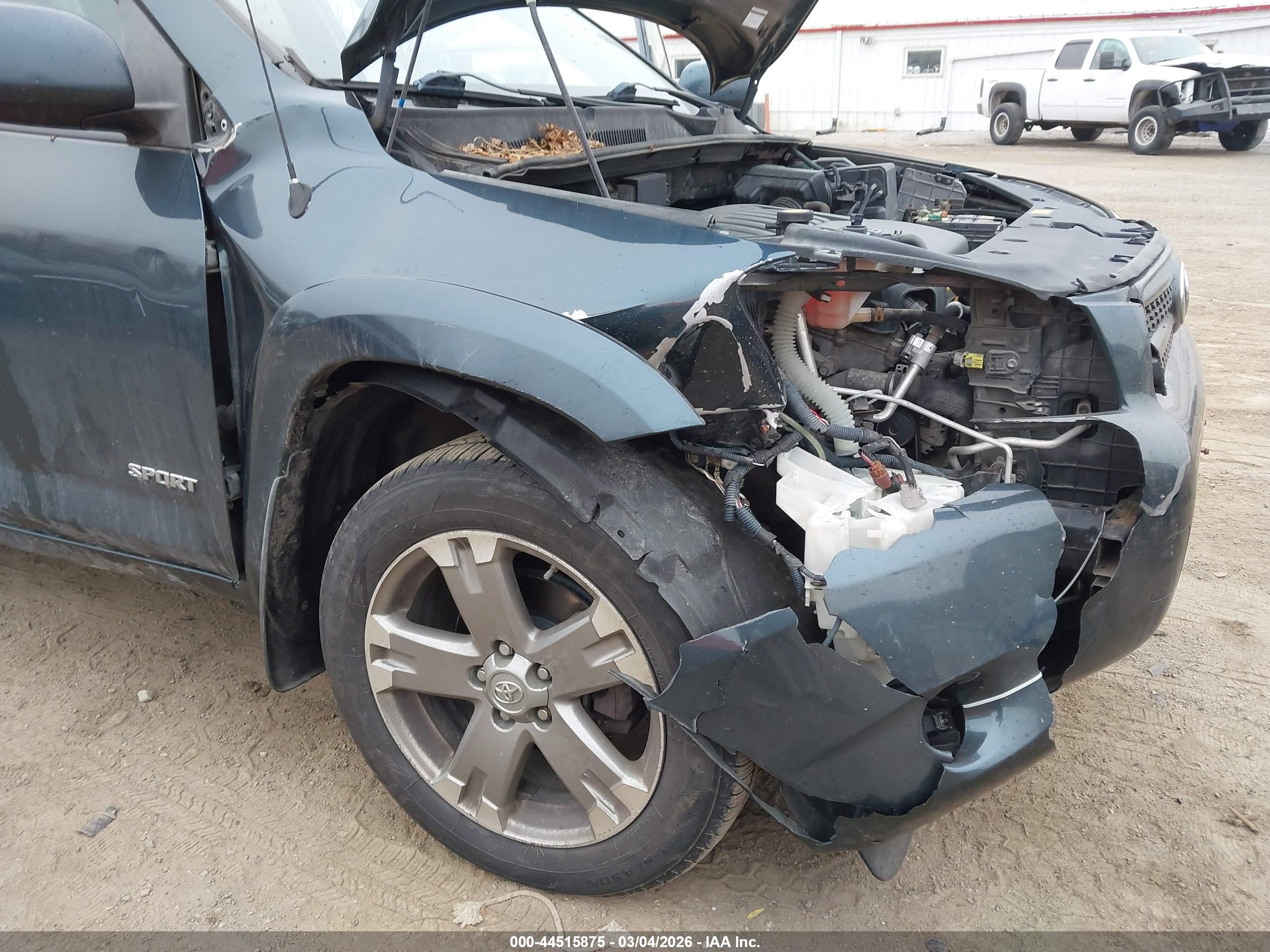 TOYOTA RAV4 image 6