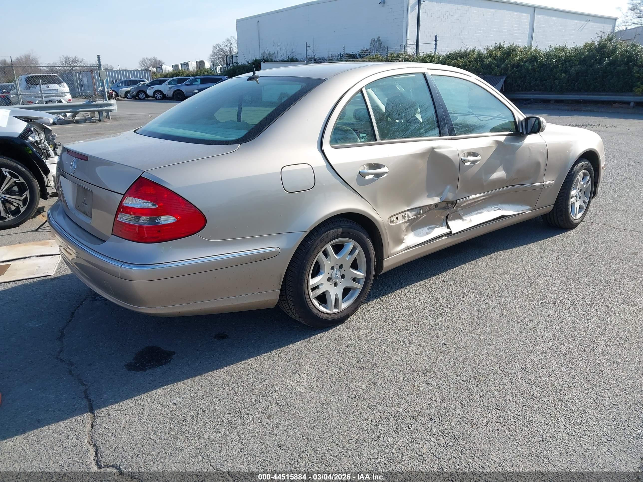 MERCEDES-BENZ E image 4