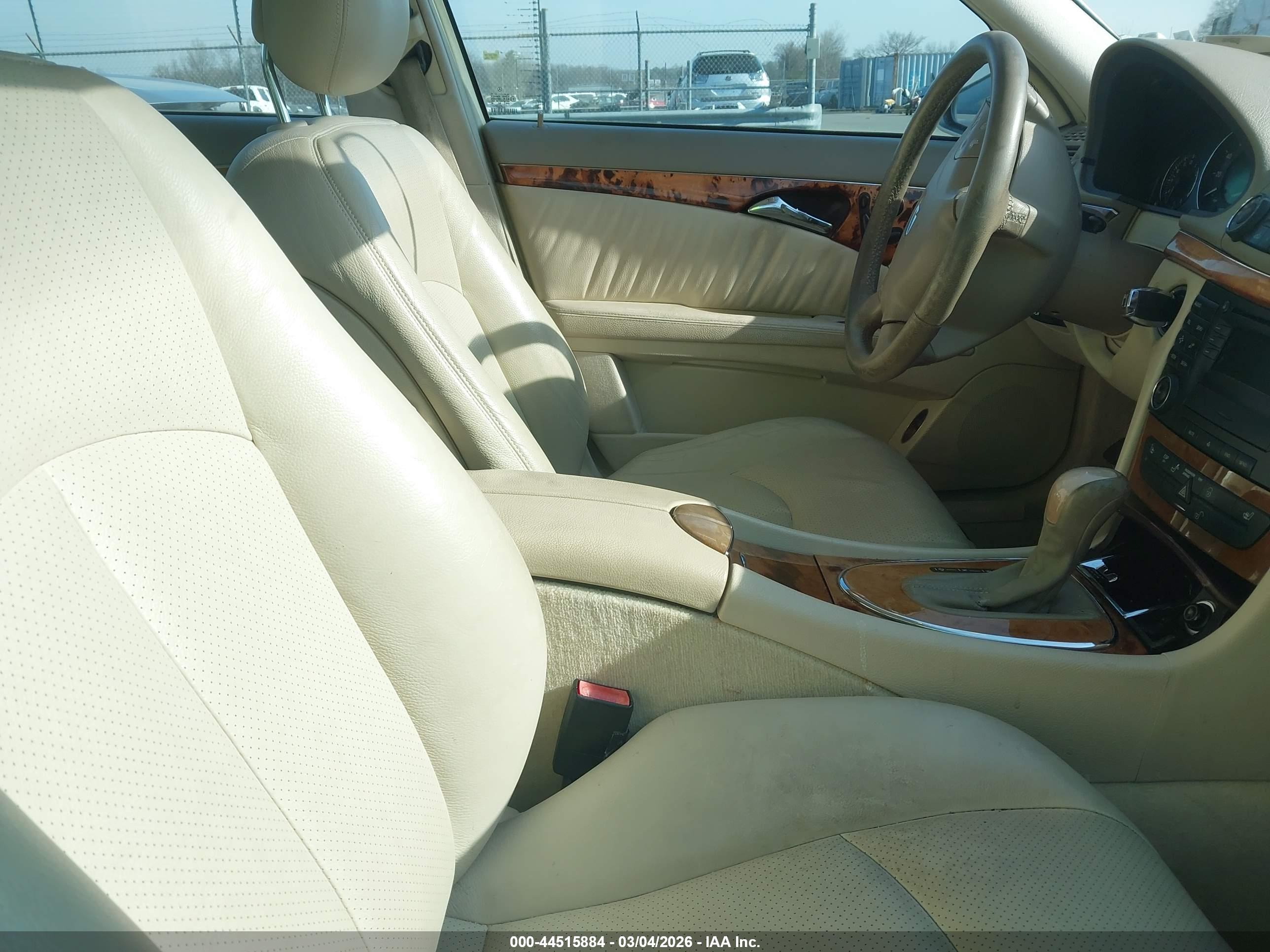 MERCEDES-BENZ E image 5