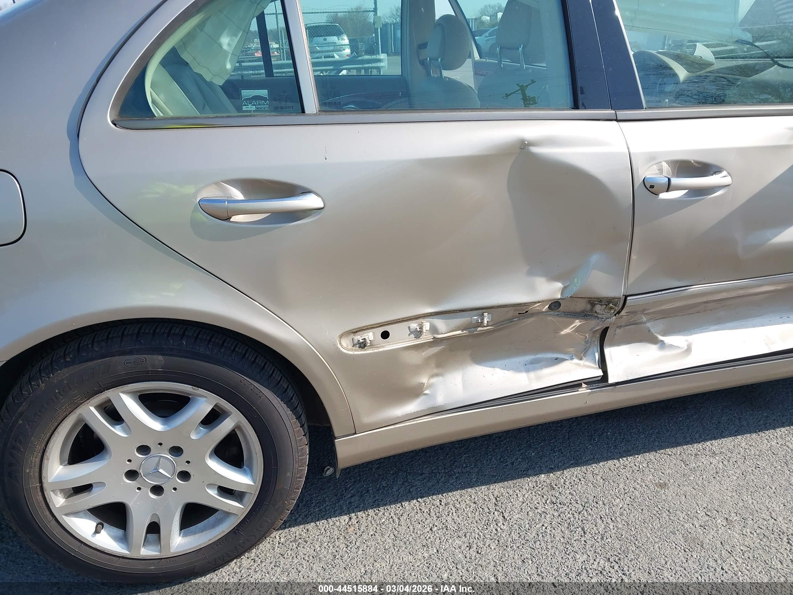 MERCEDES-BENZ E image 6