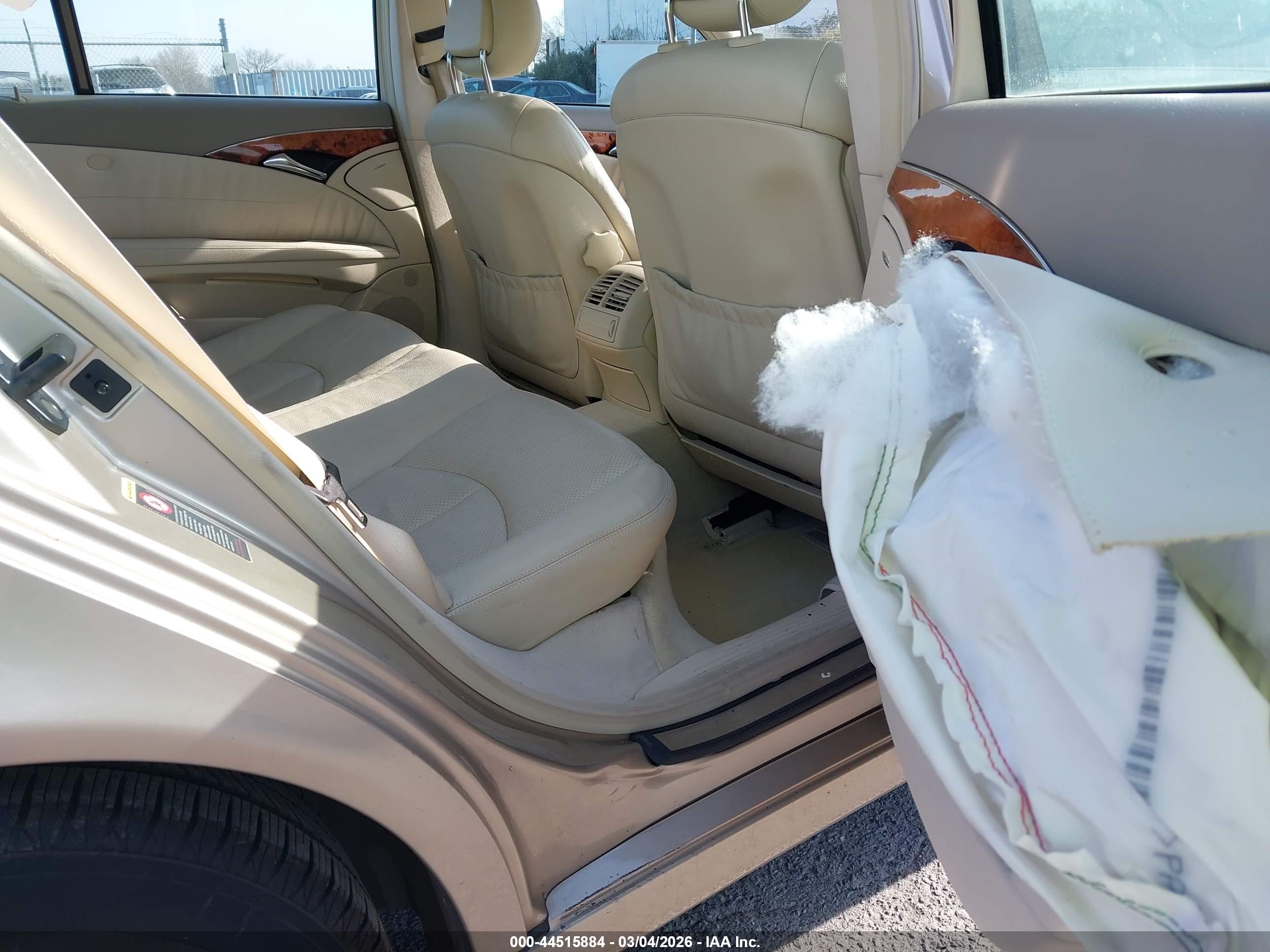 MERCEDES-BENZ E image 8