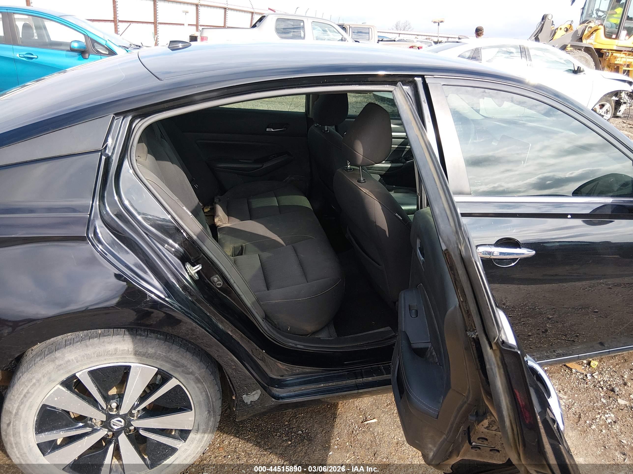 NISSAN ALTIMA image 8