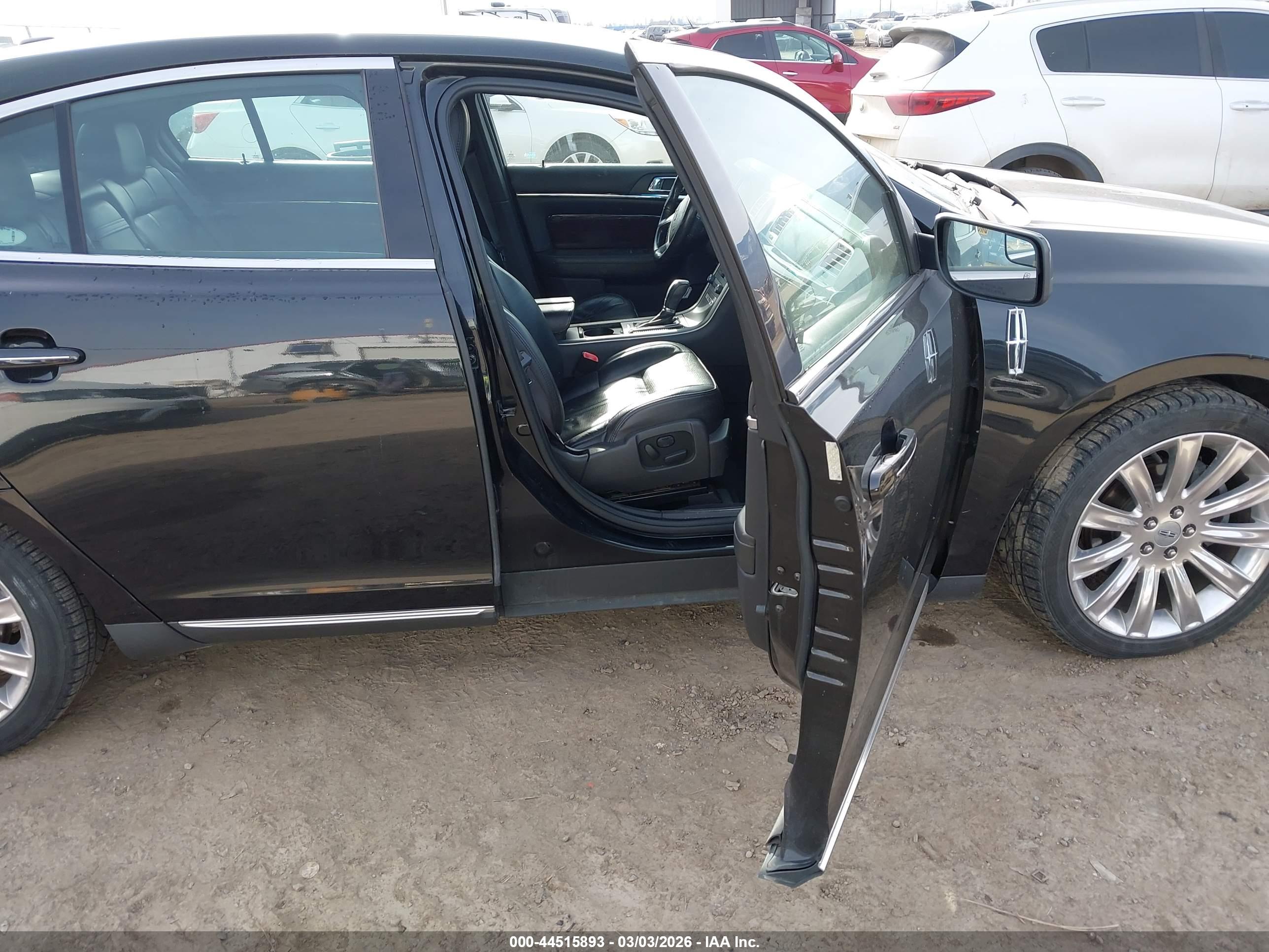 LINCOLN MKS image 5