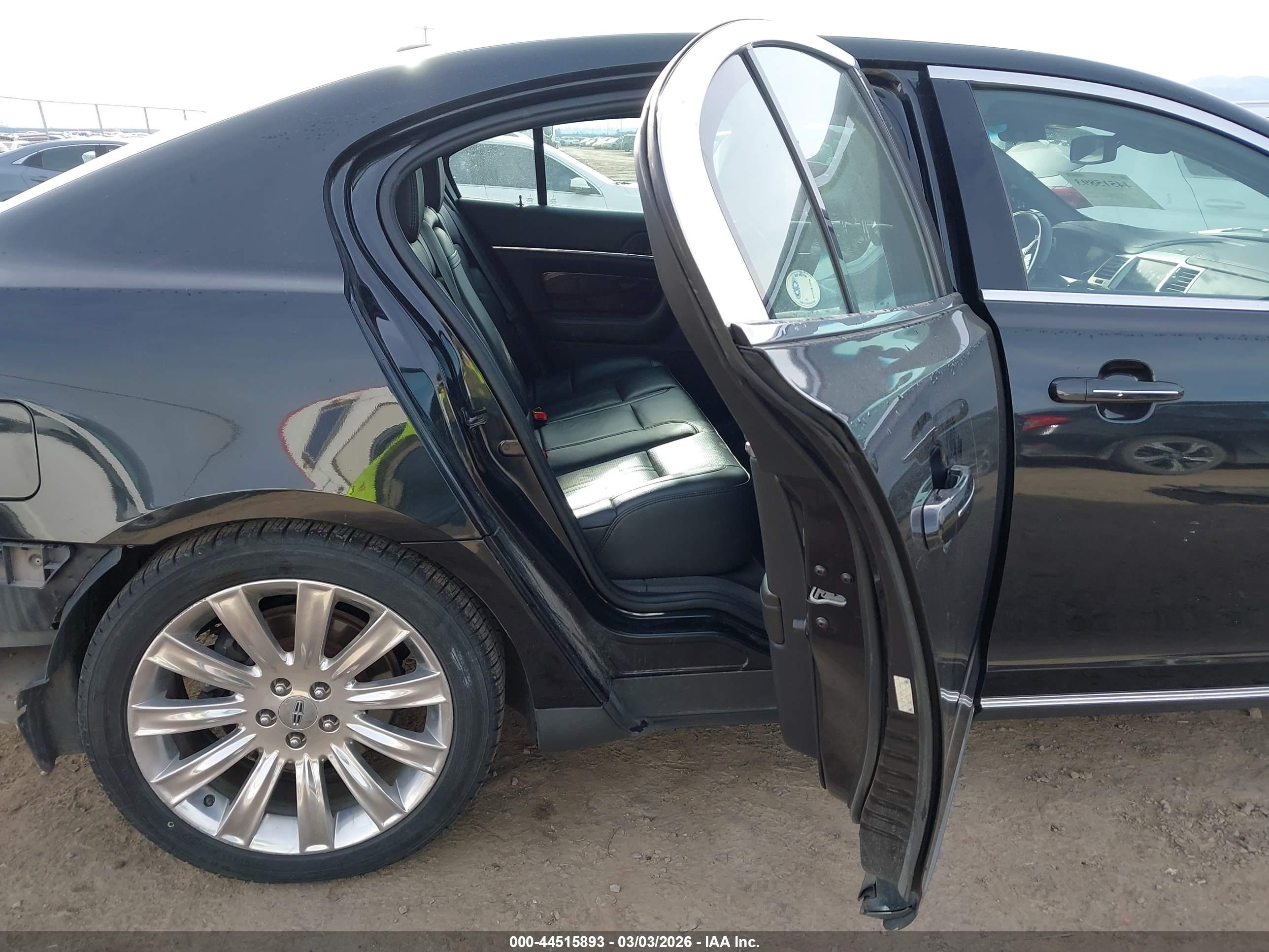 LINCOLN MKS image 8