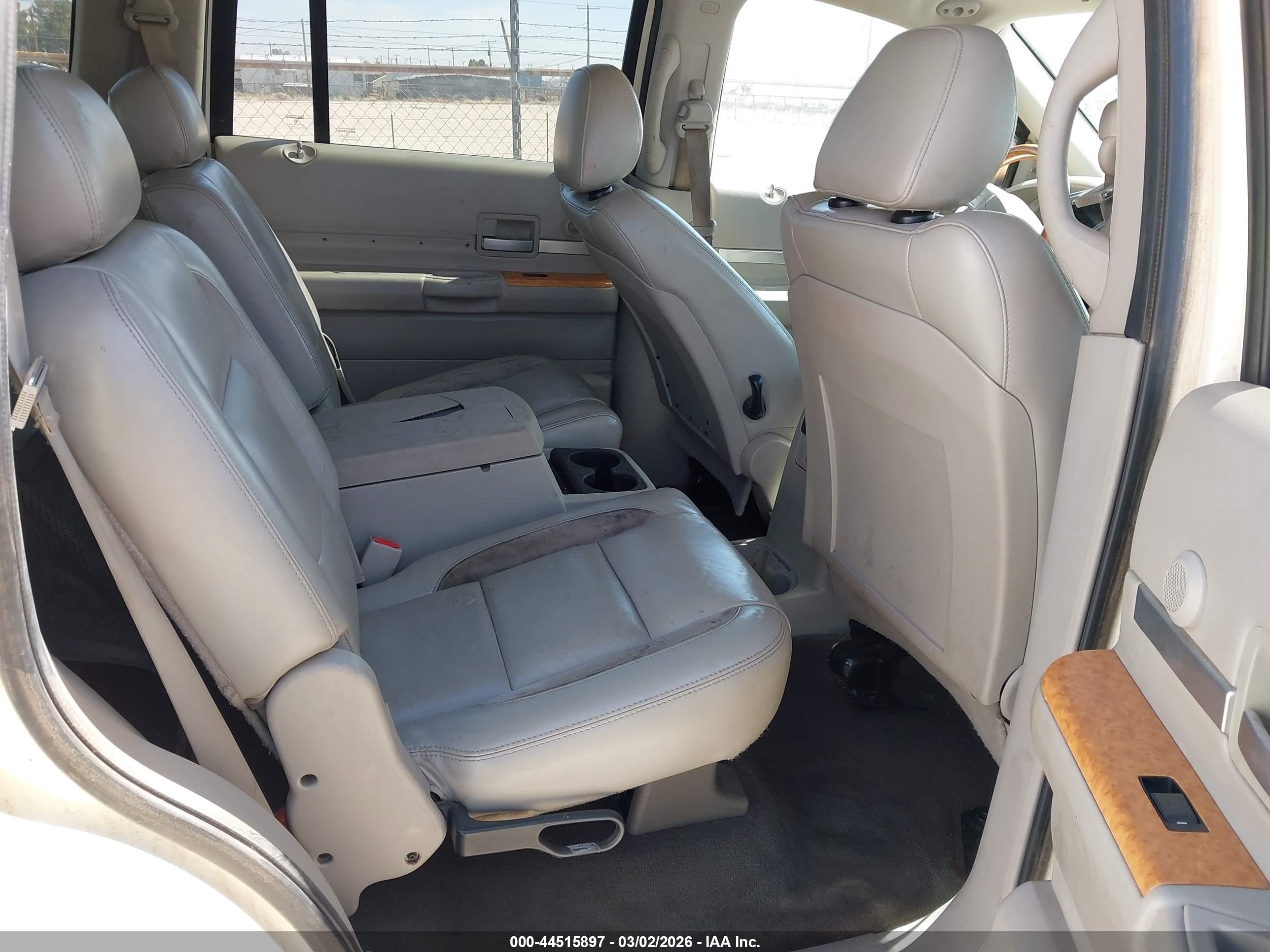 CHRYSLER ASPEN image 8