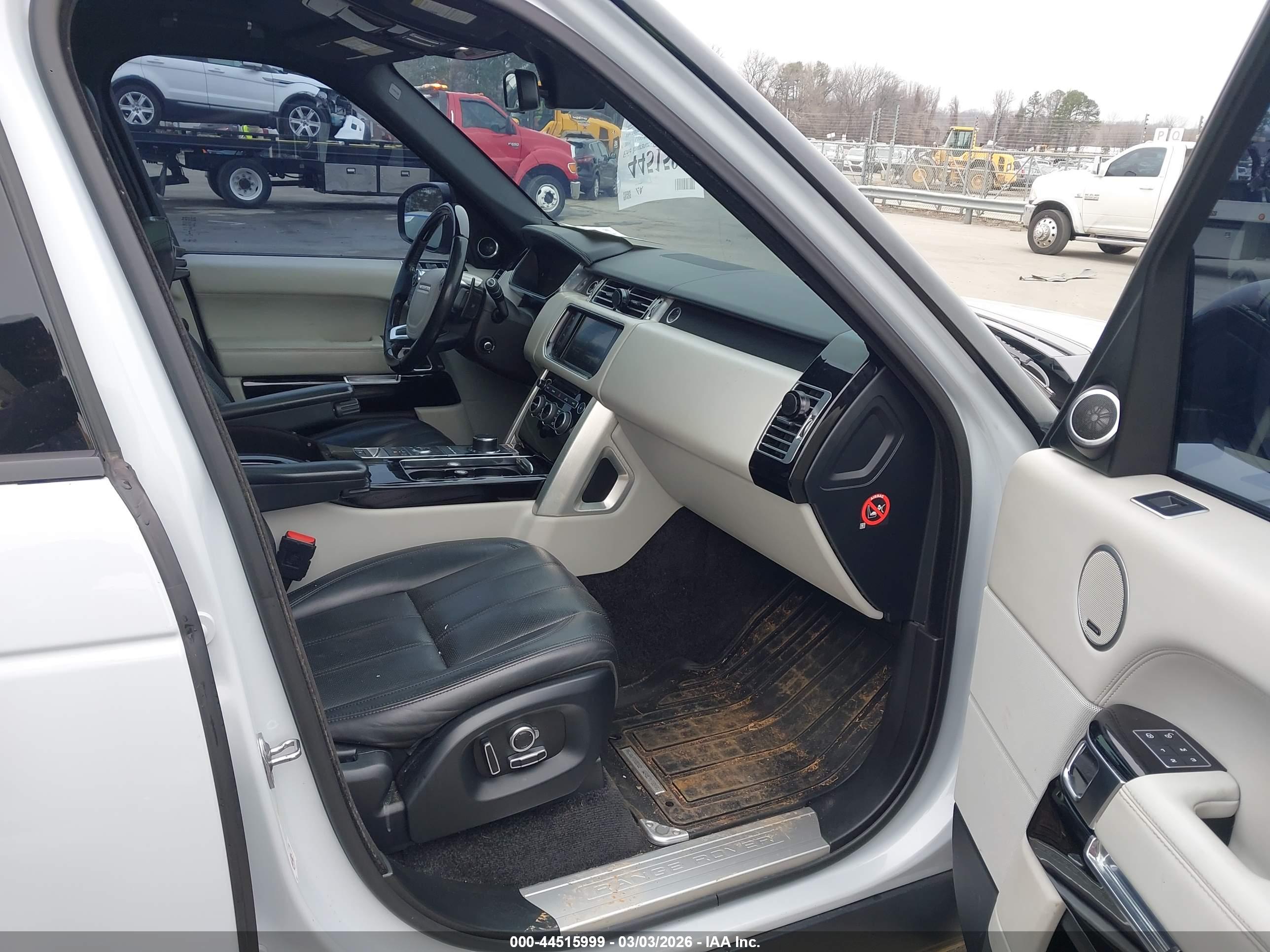 LAND ROVER image 5