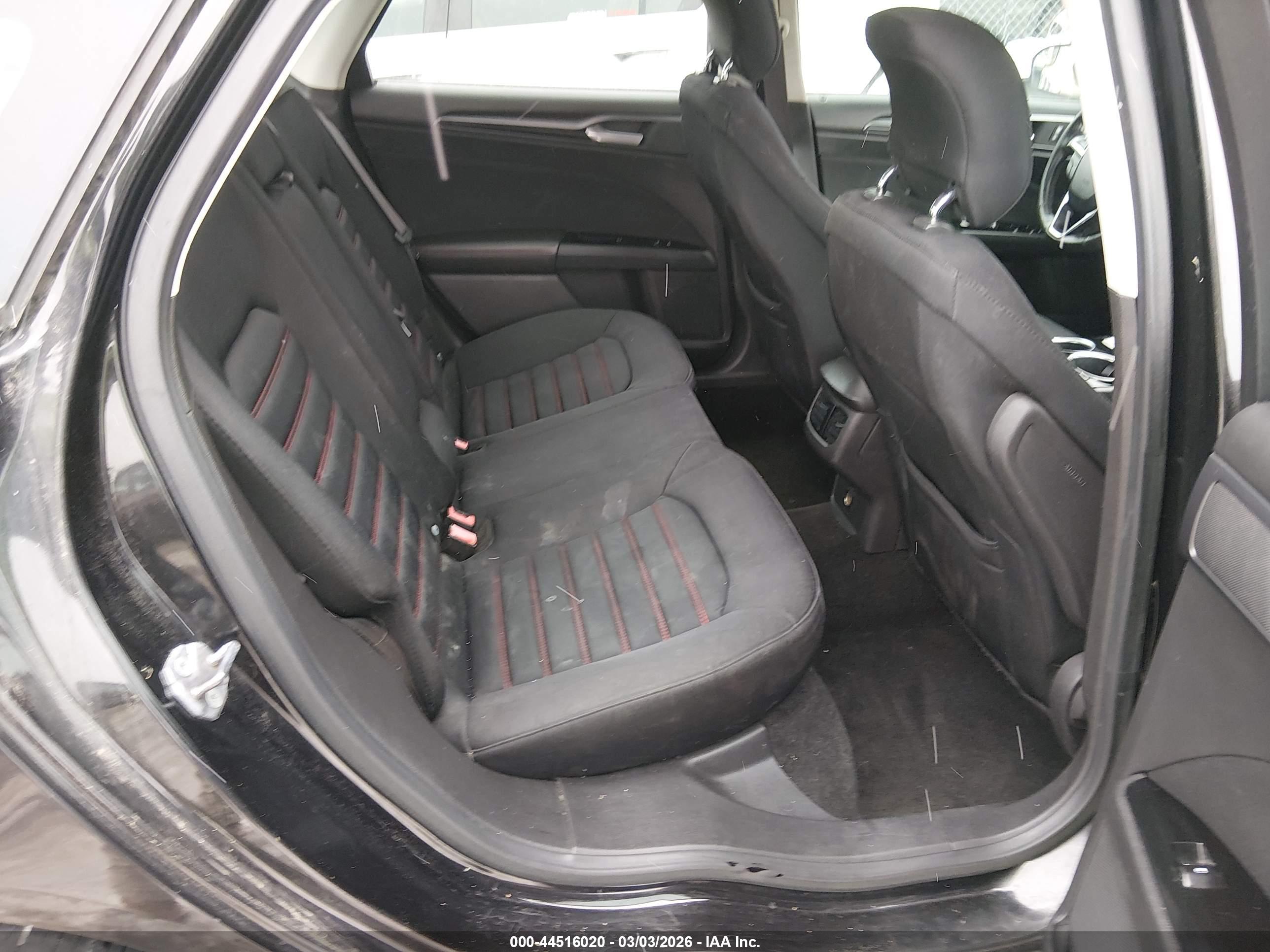 FORD FUSION image 8