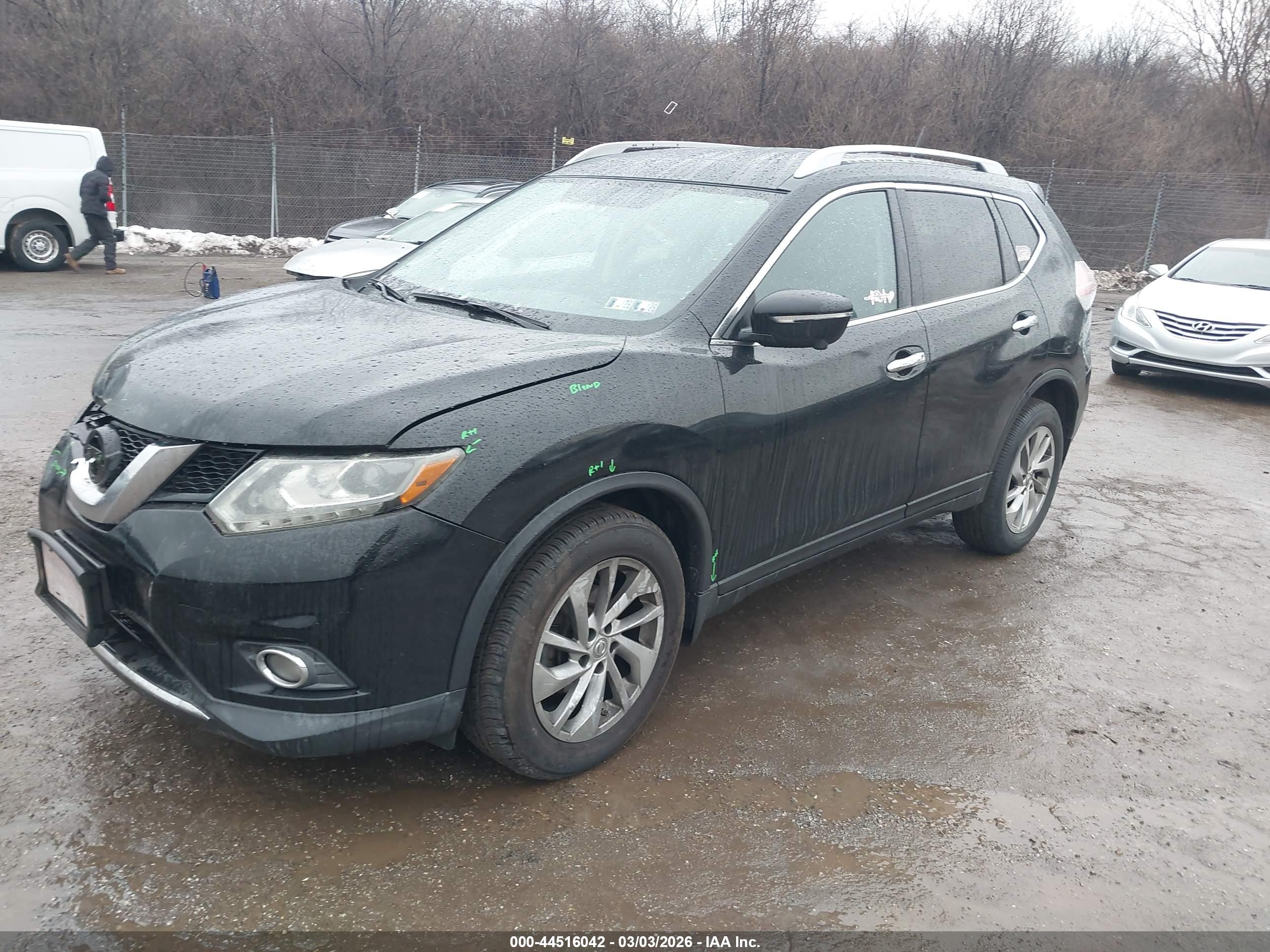 NISSAN ROGUE image 2