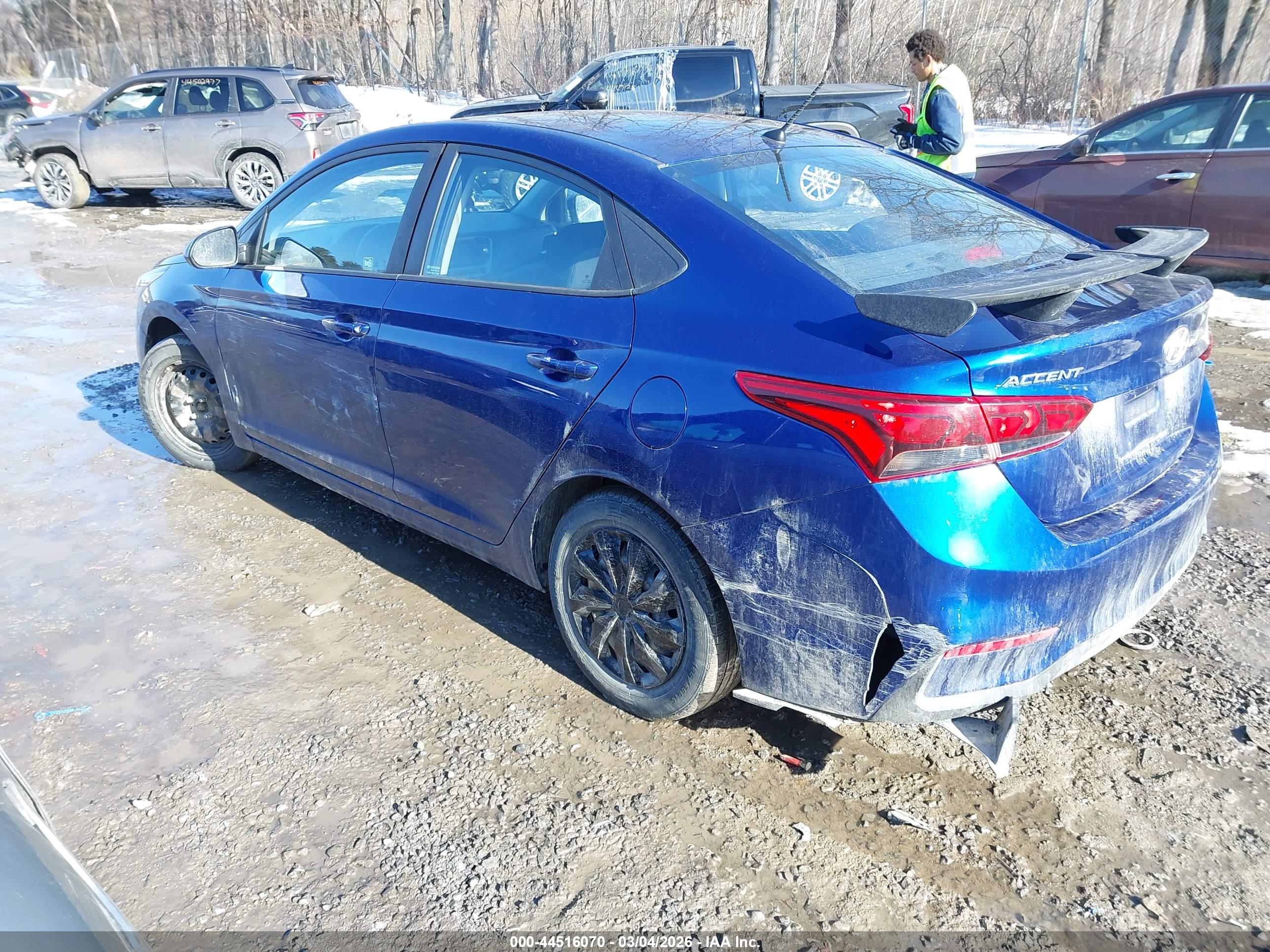 HYUNDAI ACCENT image 3