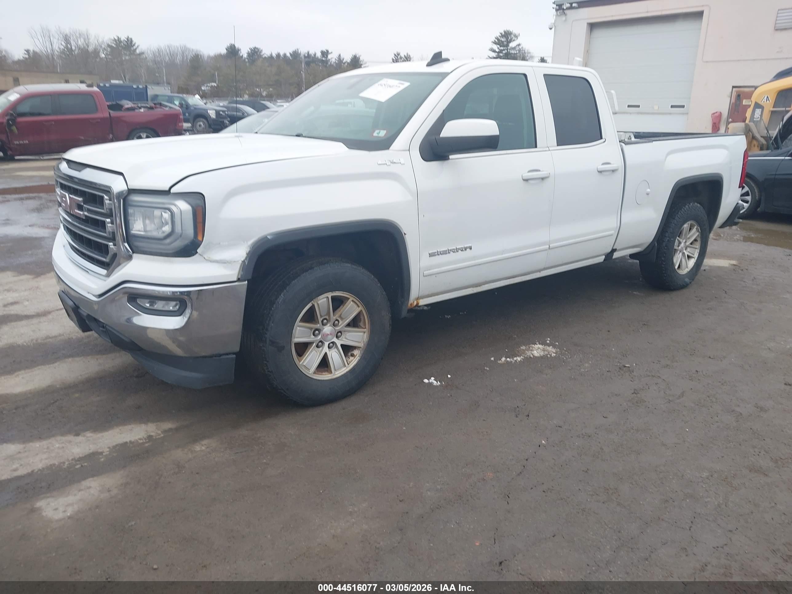 GMC SIERRA image 2