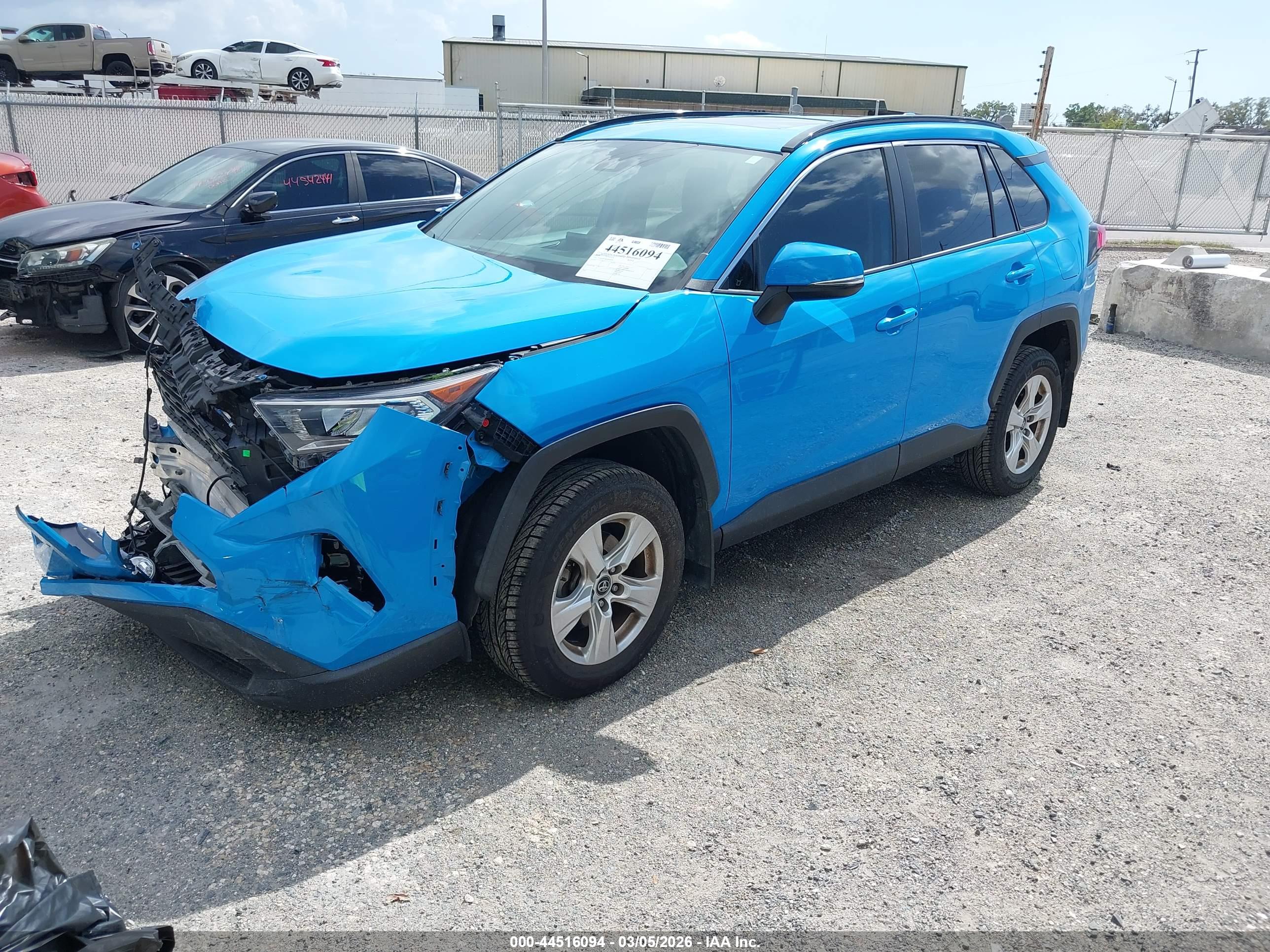 TOYOTA RAV4 image 2