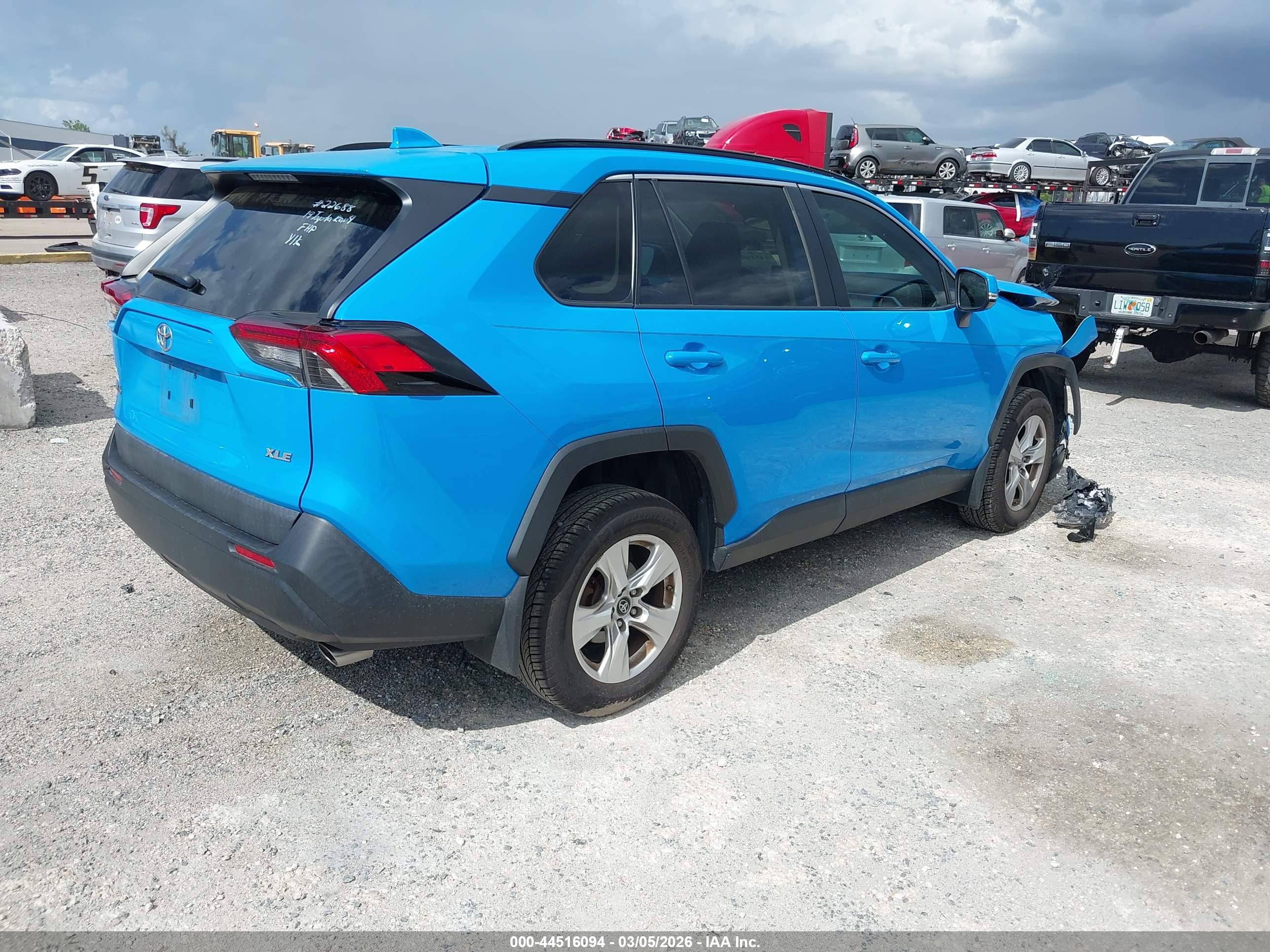 TOYOTA RAV4 image 4