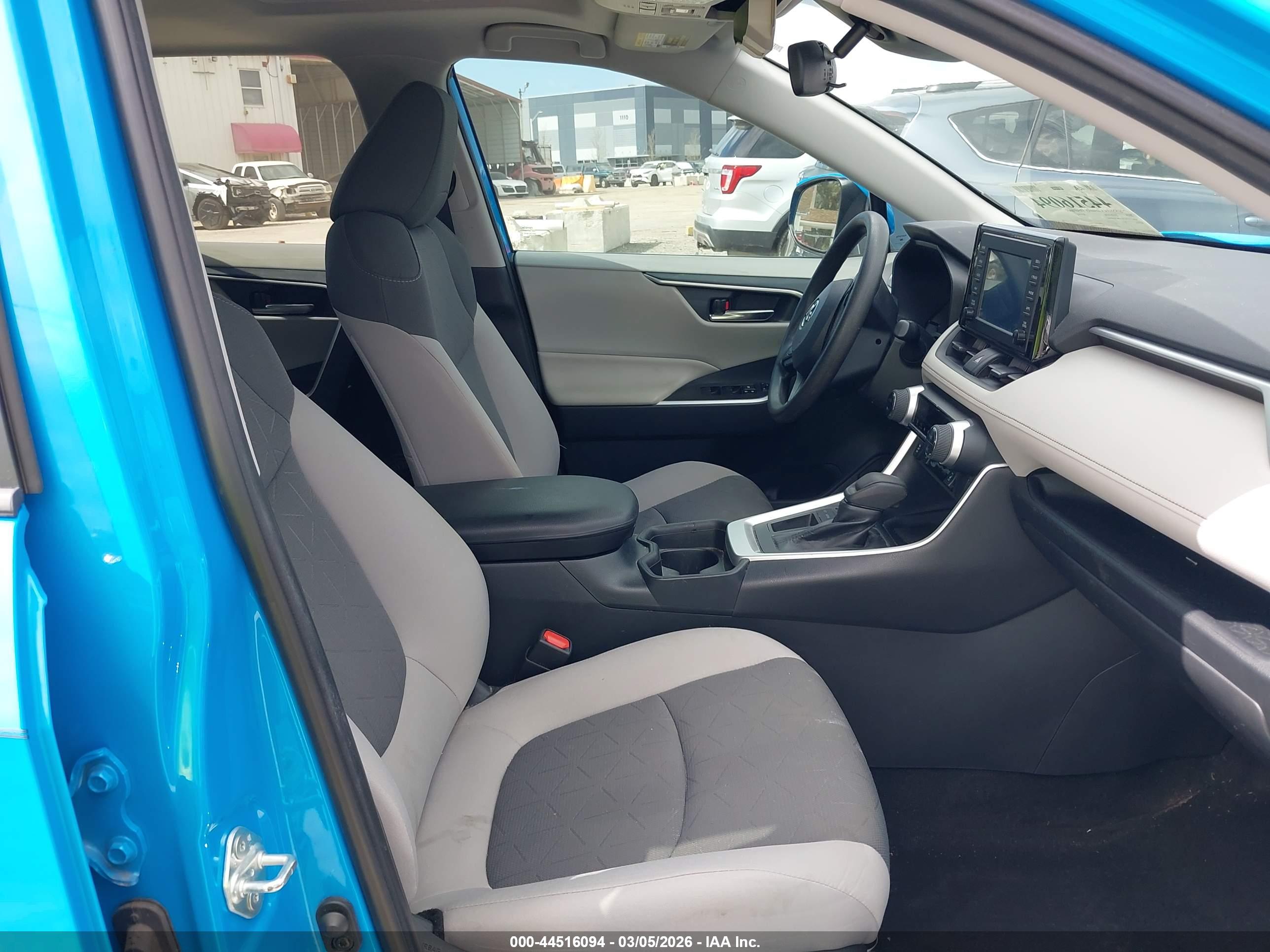 TOYOTA RAV4 image 5