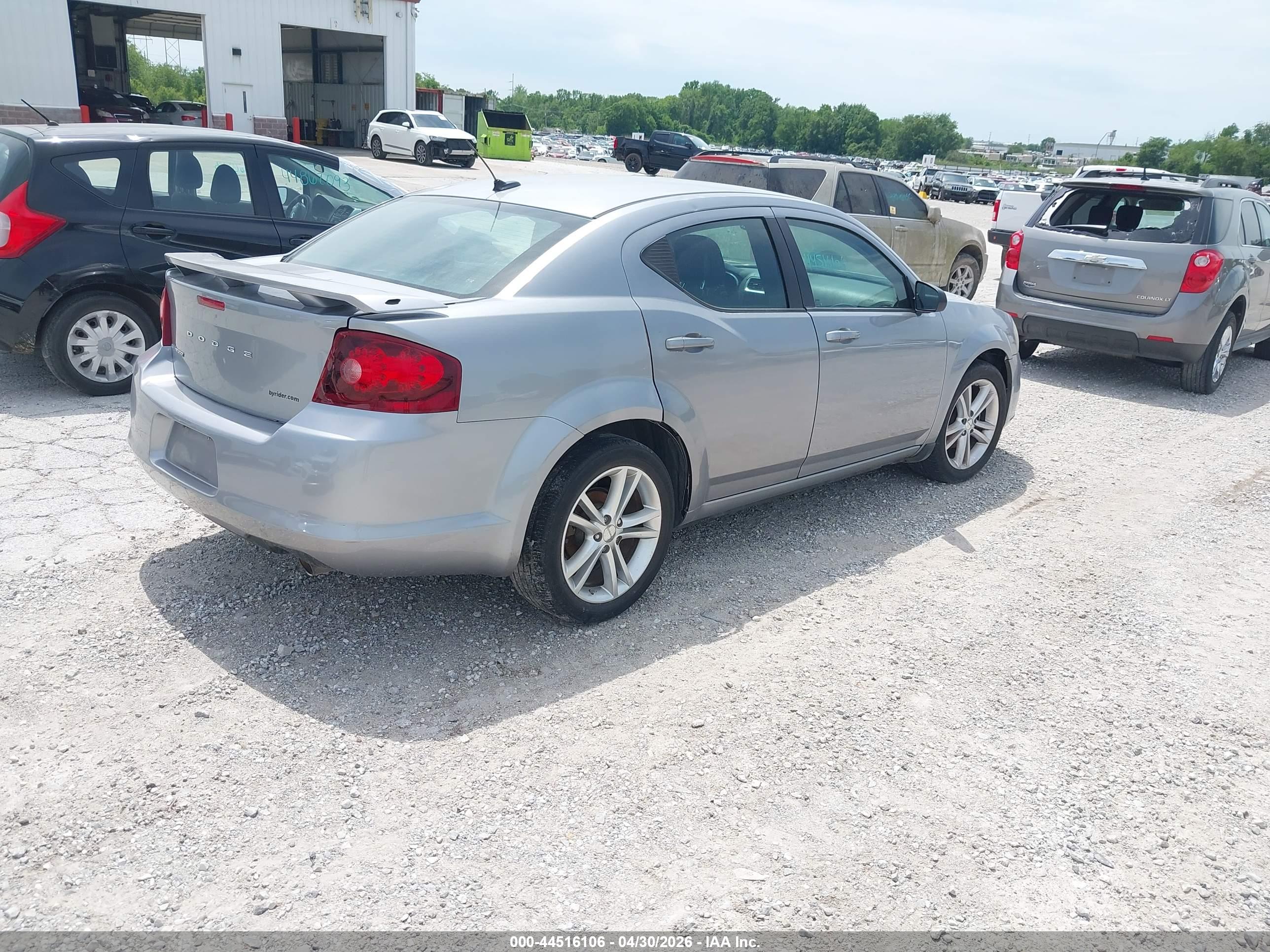 DODGE AVENGER image 4
