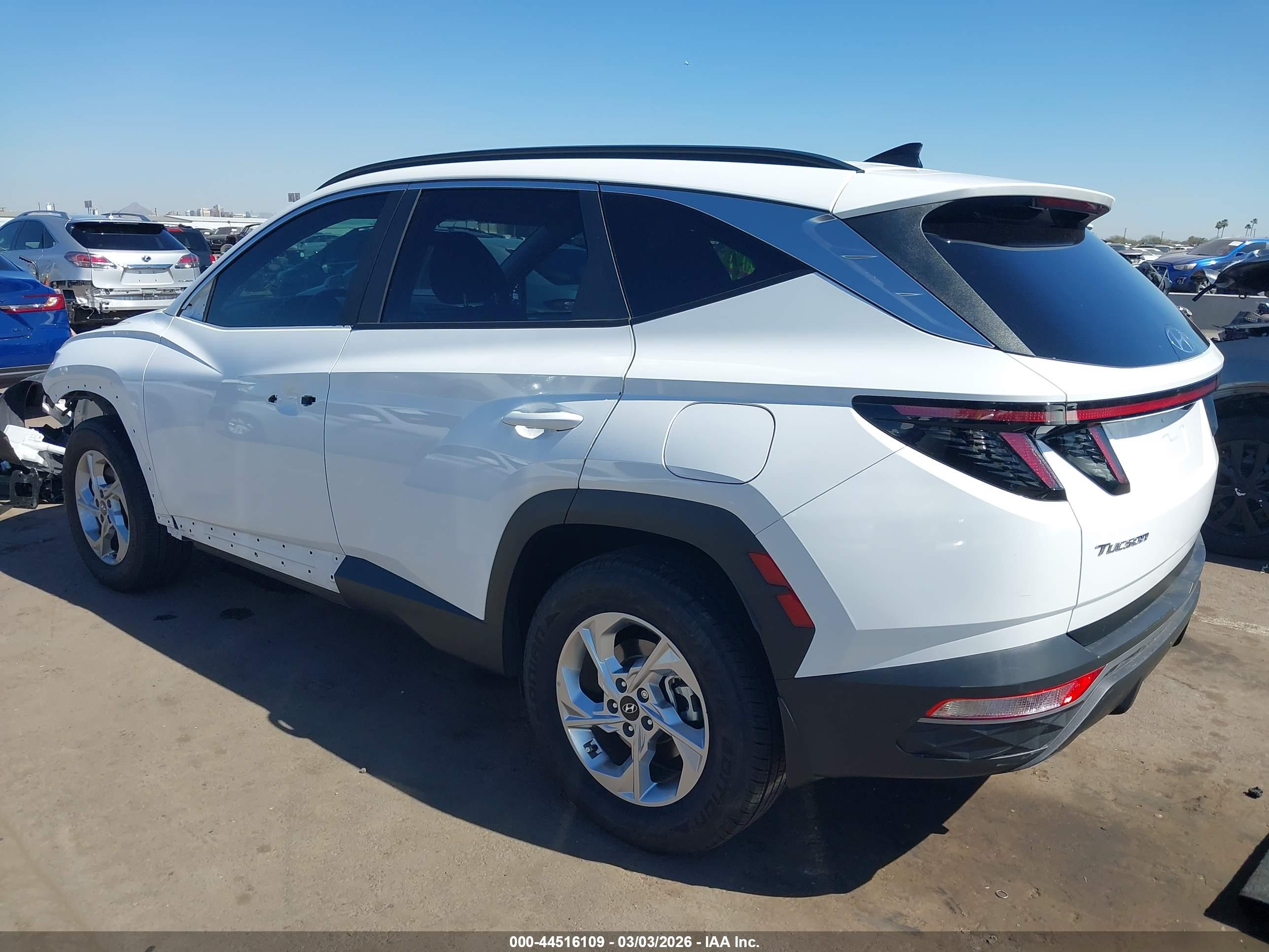 HYUNDAI TUCSON image 3