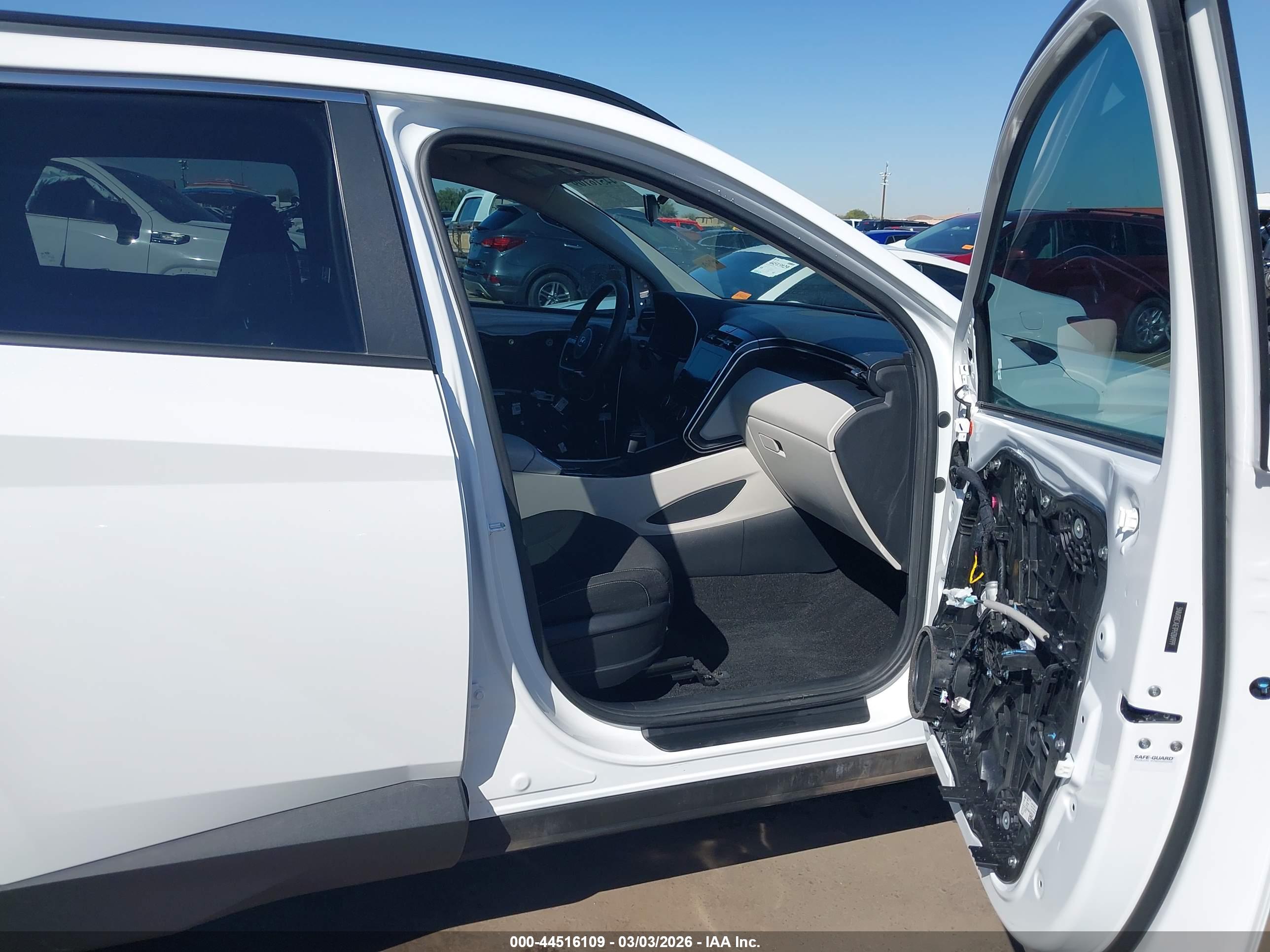 HYUNDAI TUCSON image 5
