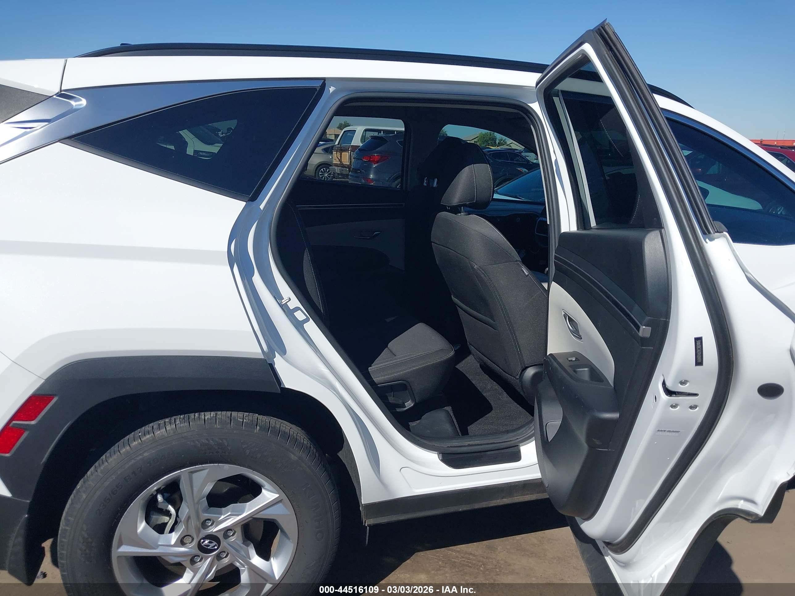 HYUNDAI TUCSON image 8