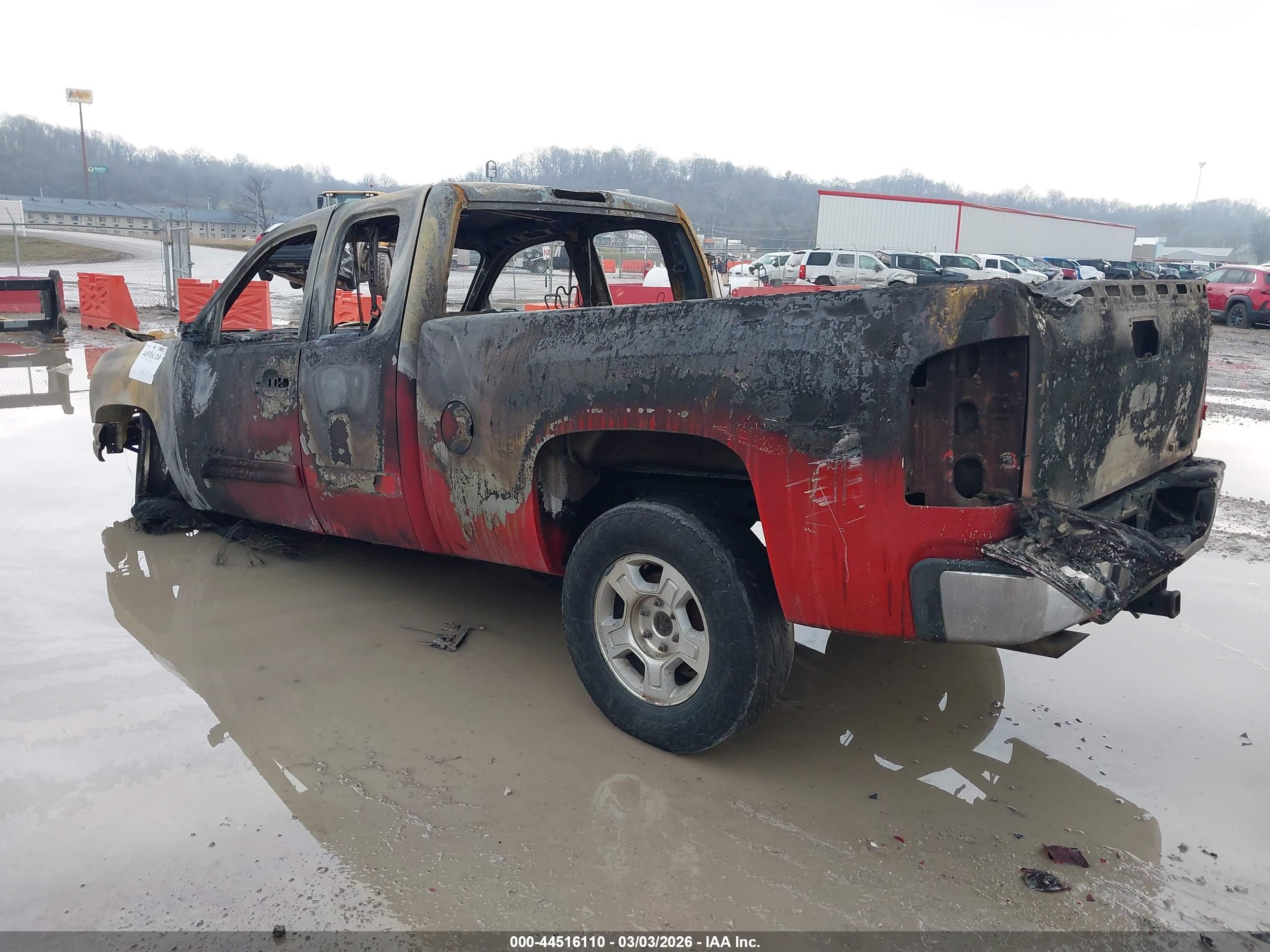 CHEVROLET SILVERADO image 3