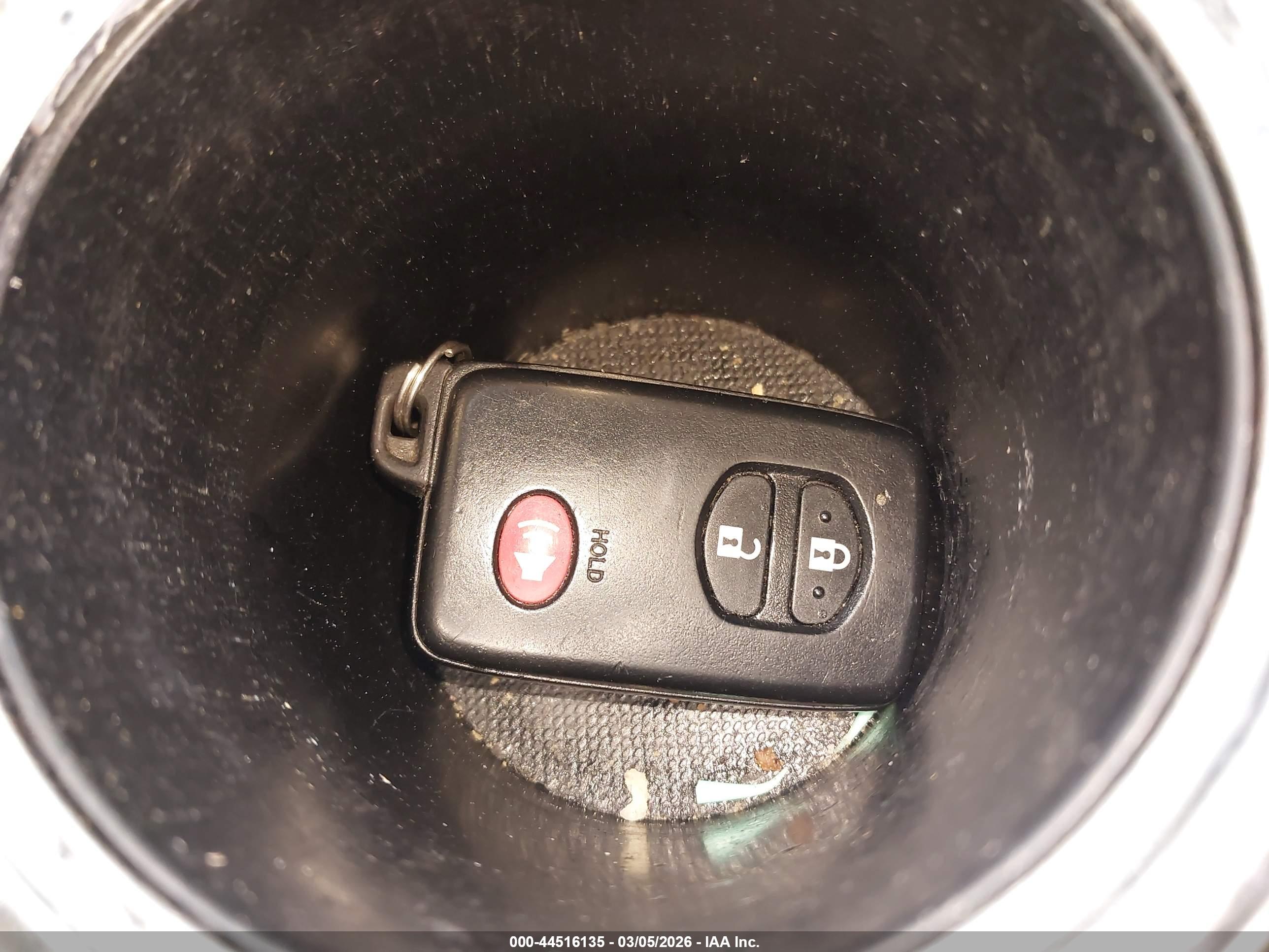 TOYOTA PRIUS image 11