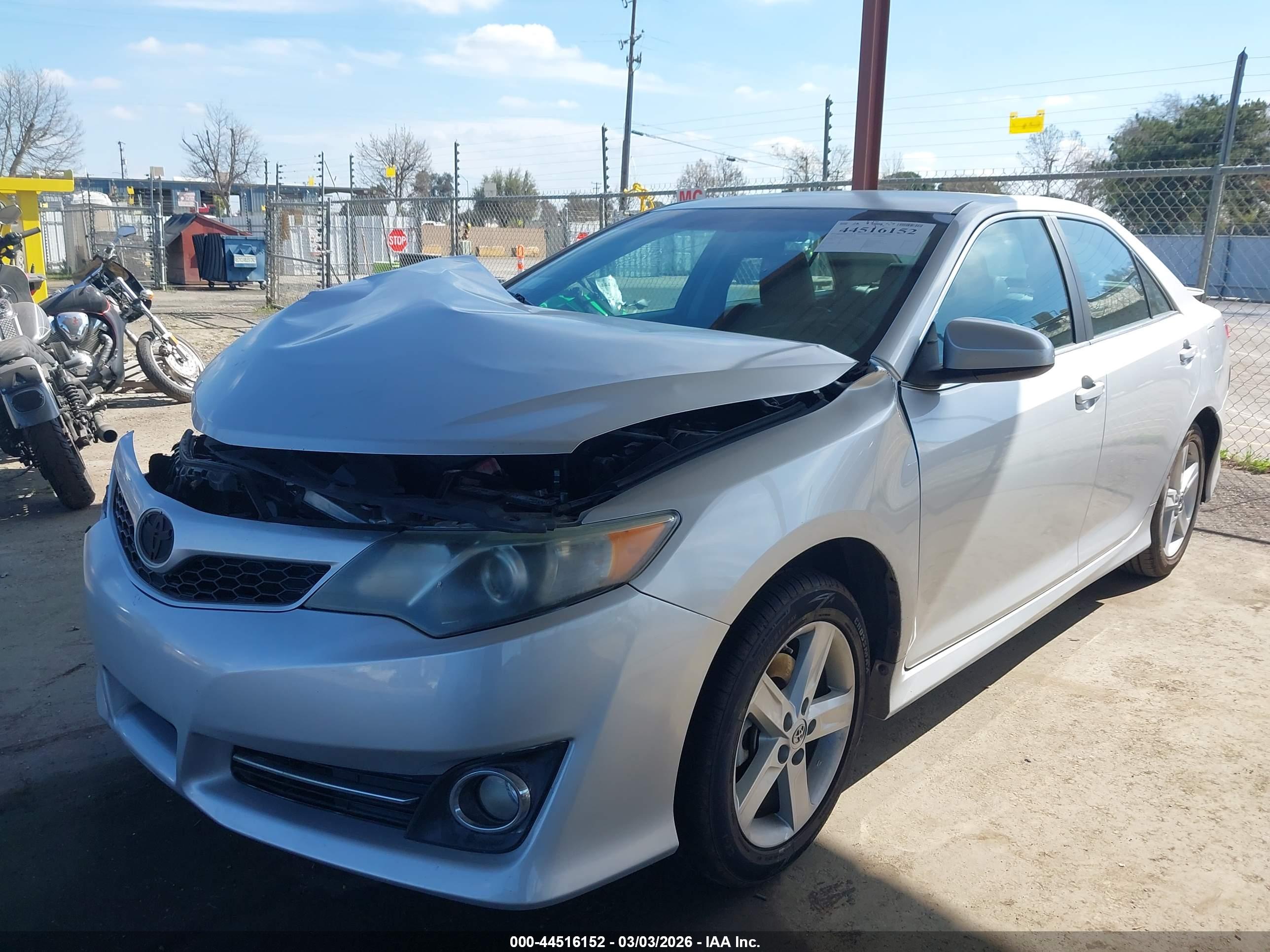 TOYOTA CAMRY image 2