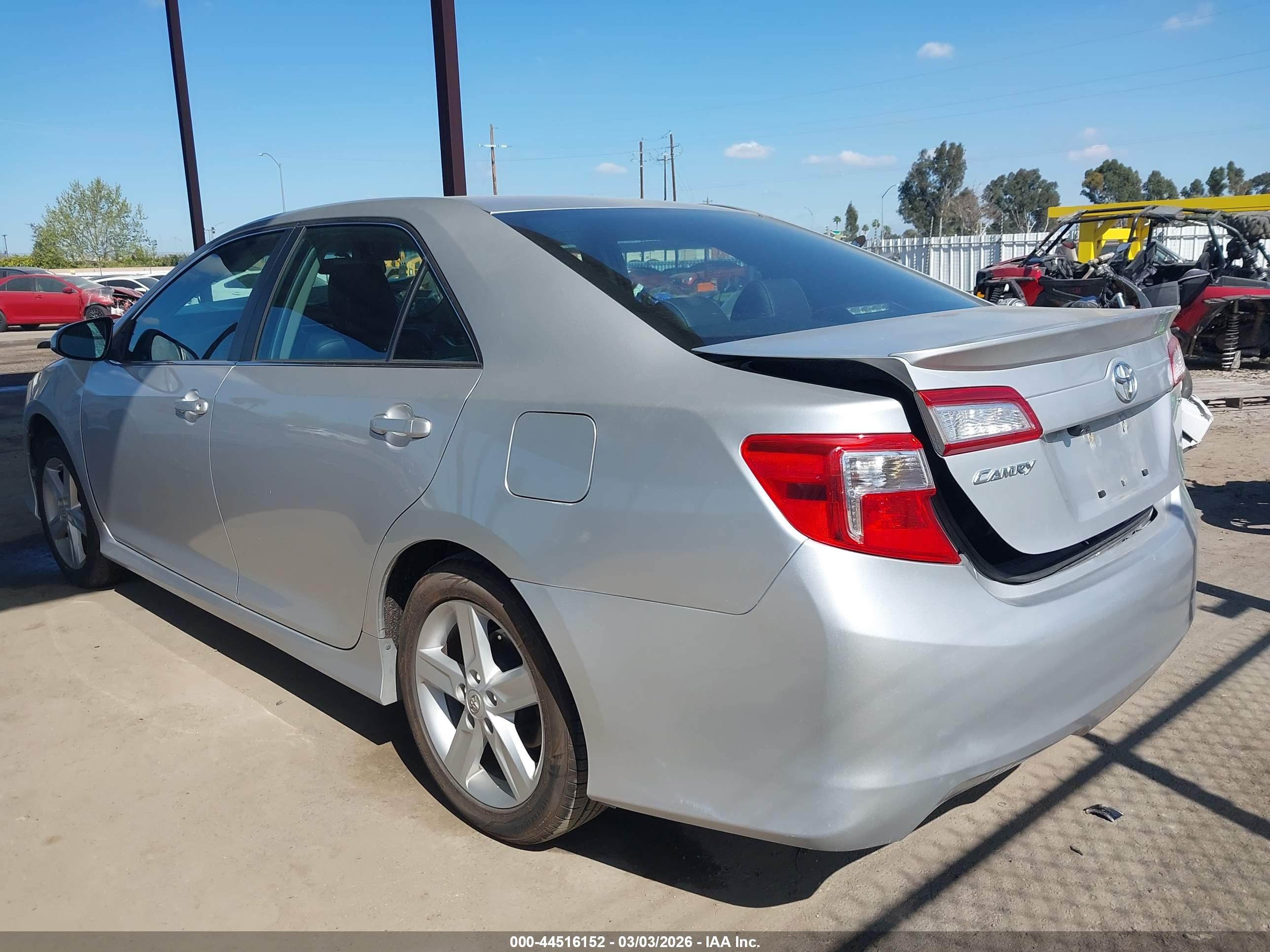 TOYOTA CAMRY image 3