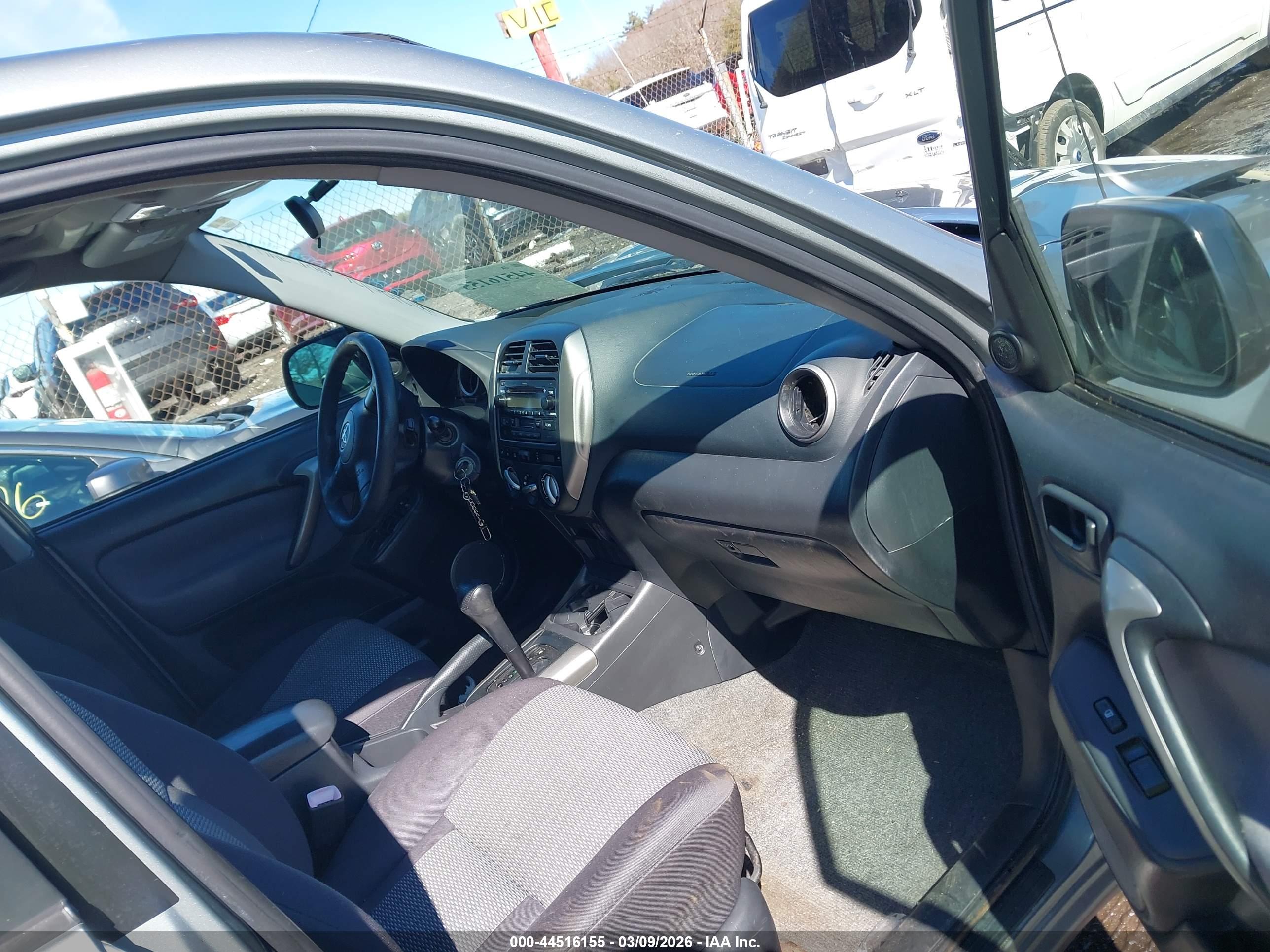 TOYOTA RAV4 image 5
