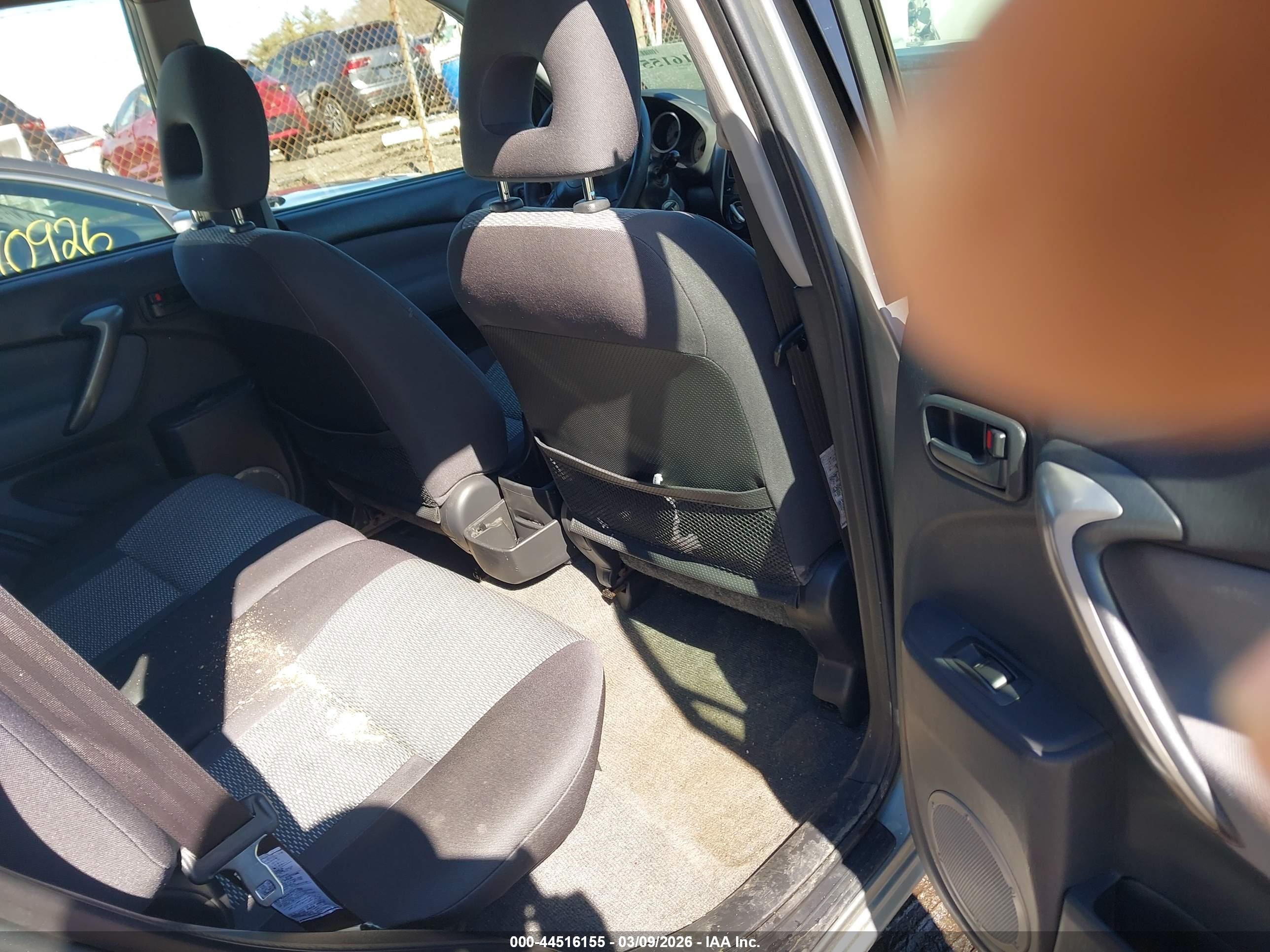 TOYOTA RAV4 image 8