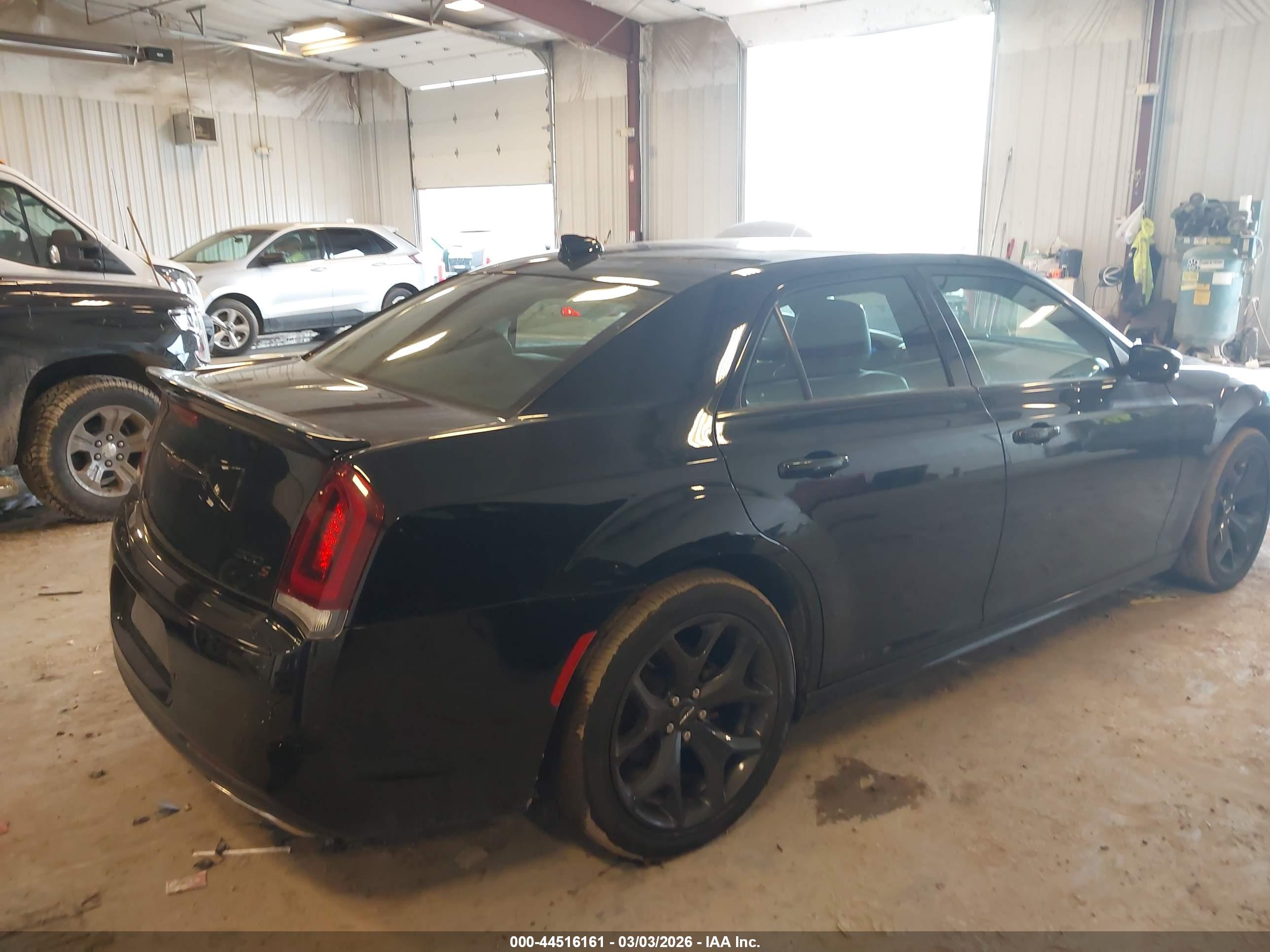 CHRYSLER 300 image 4