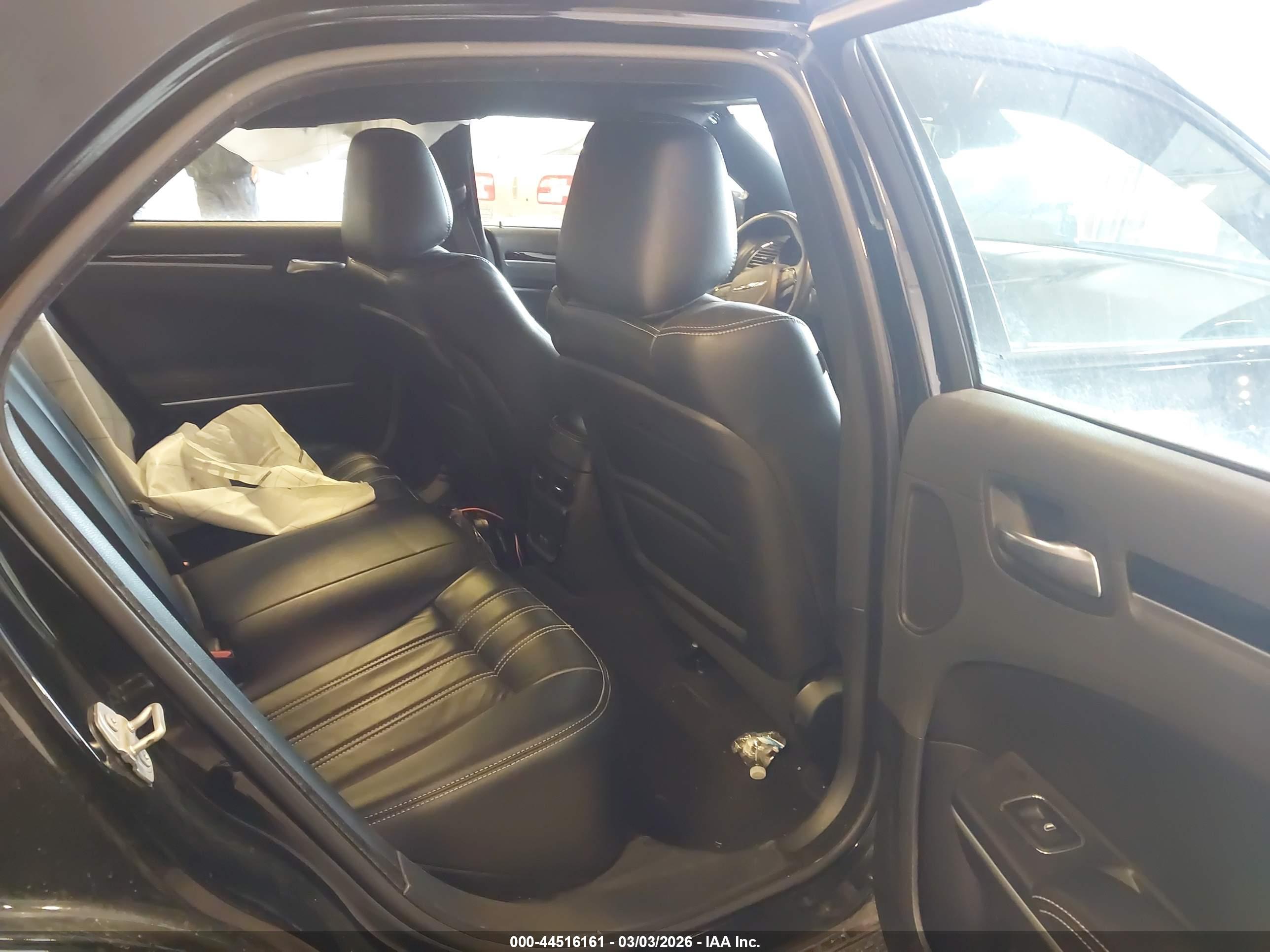 CHRYSLER 300 image 8
