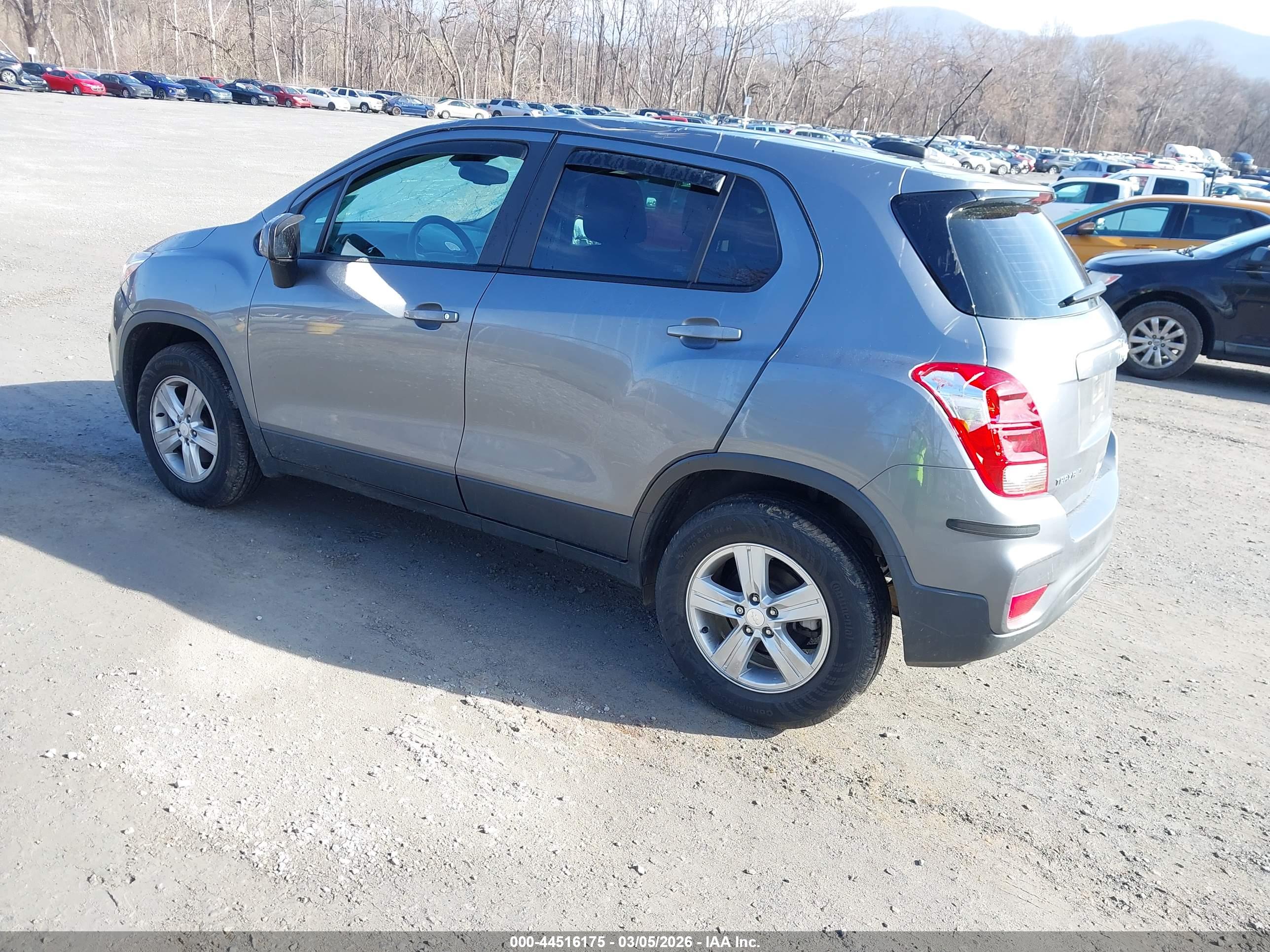 CHEVROLET TRAX image 3