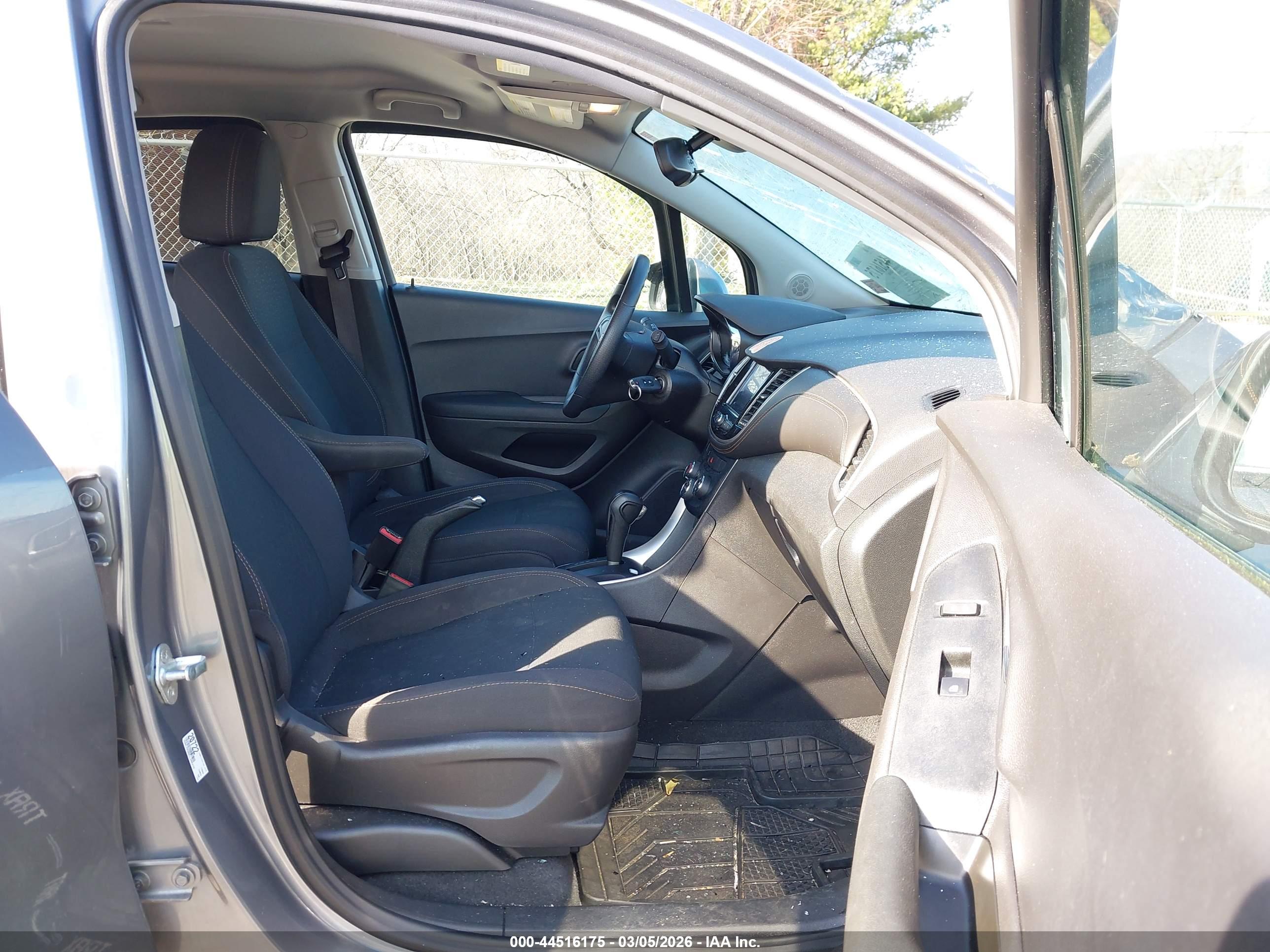CHEVROLET TRAX image 5