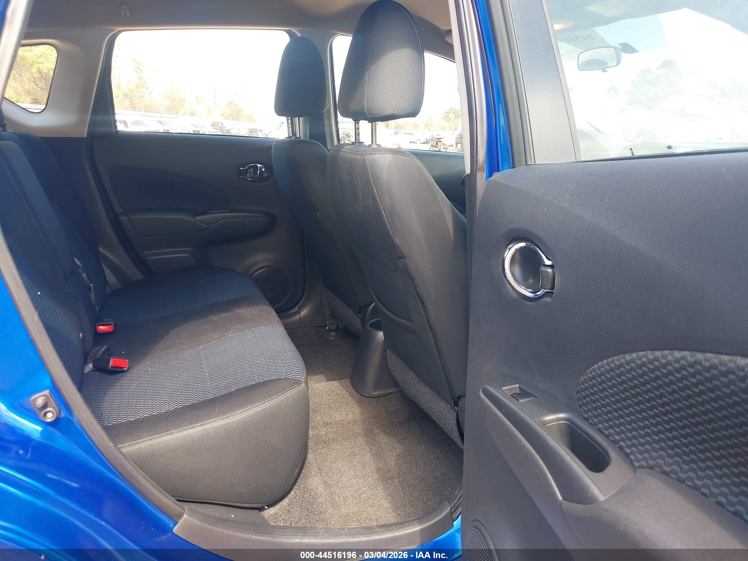 NISSAN VERSA image 8