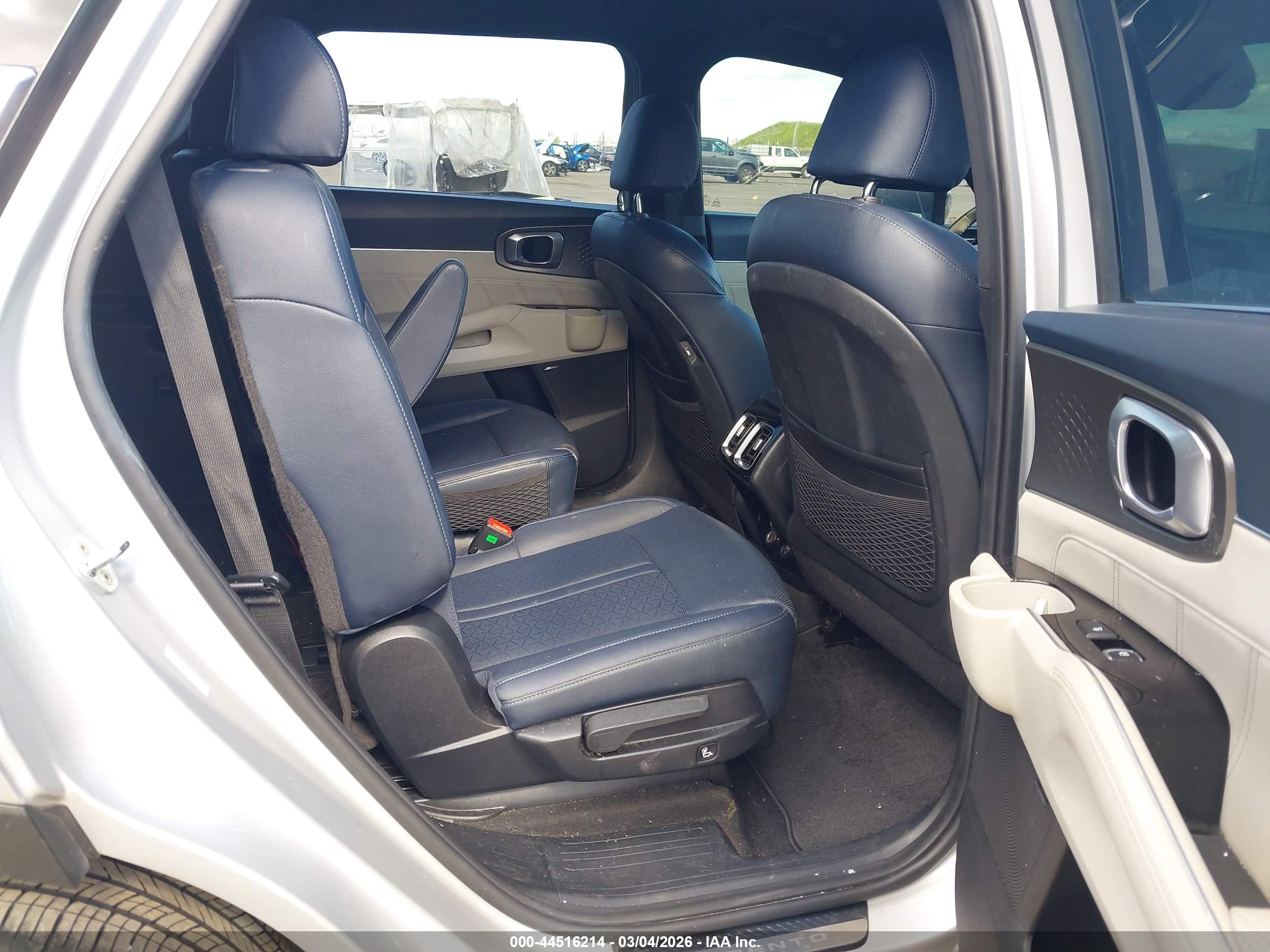 KIA SORENTO image 8