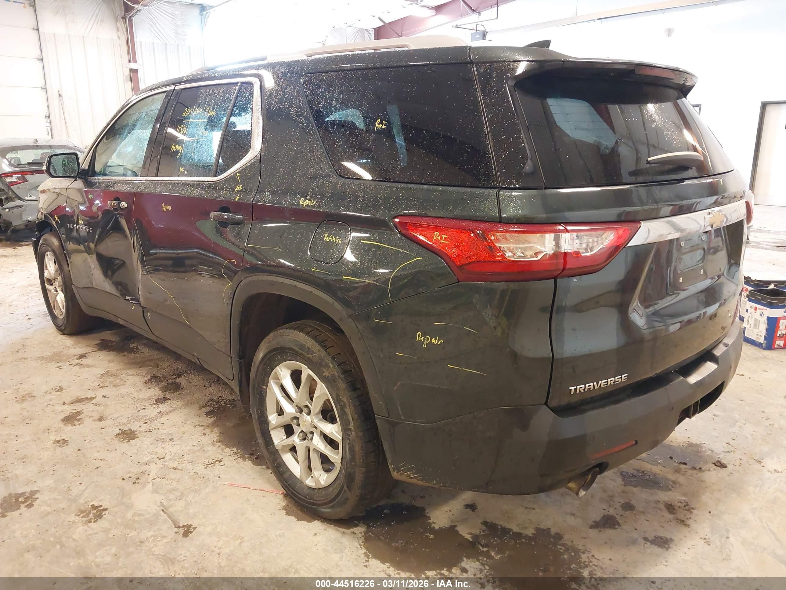 CHEVROLET TRAVERSE image 3