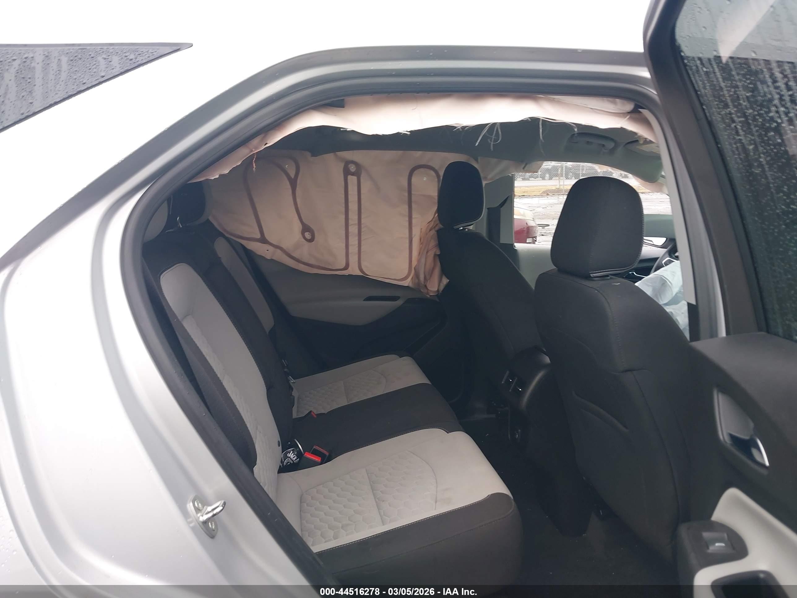 CHEVROLET EQUINOX image 8