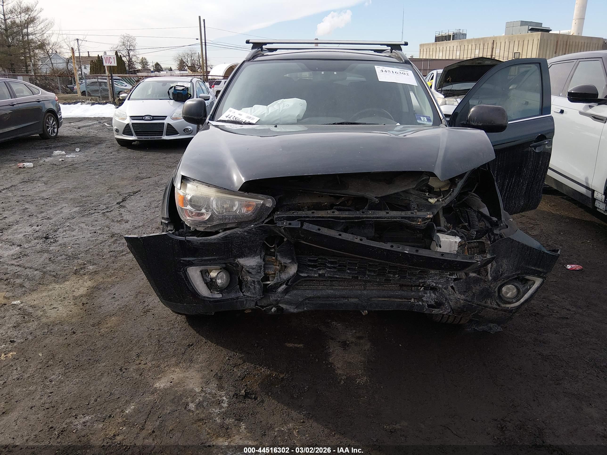MITSUBISHI OUTLANDER image 6