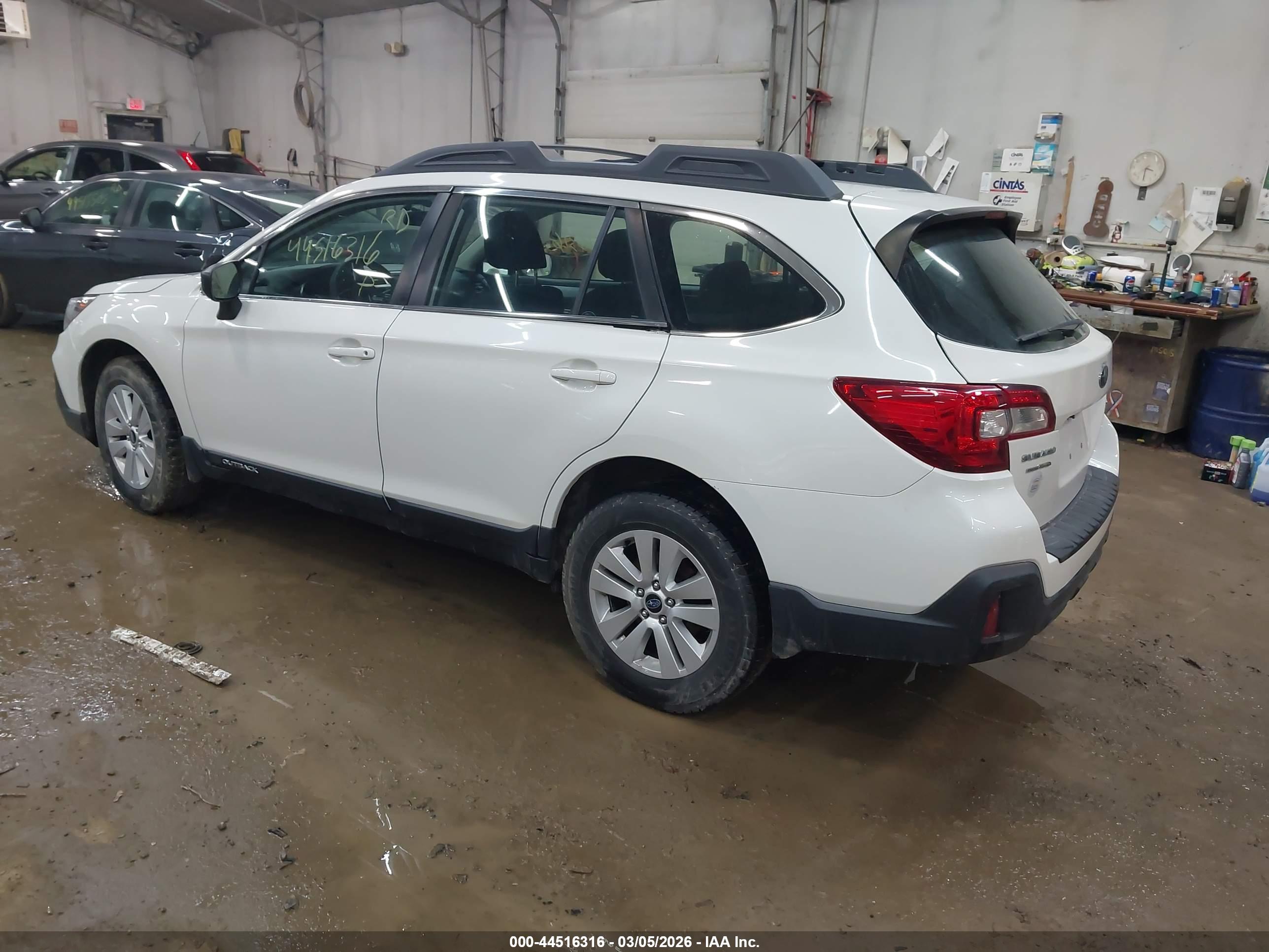 SUBARU OUTBACK image 3