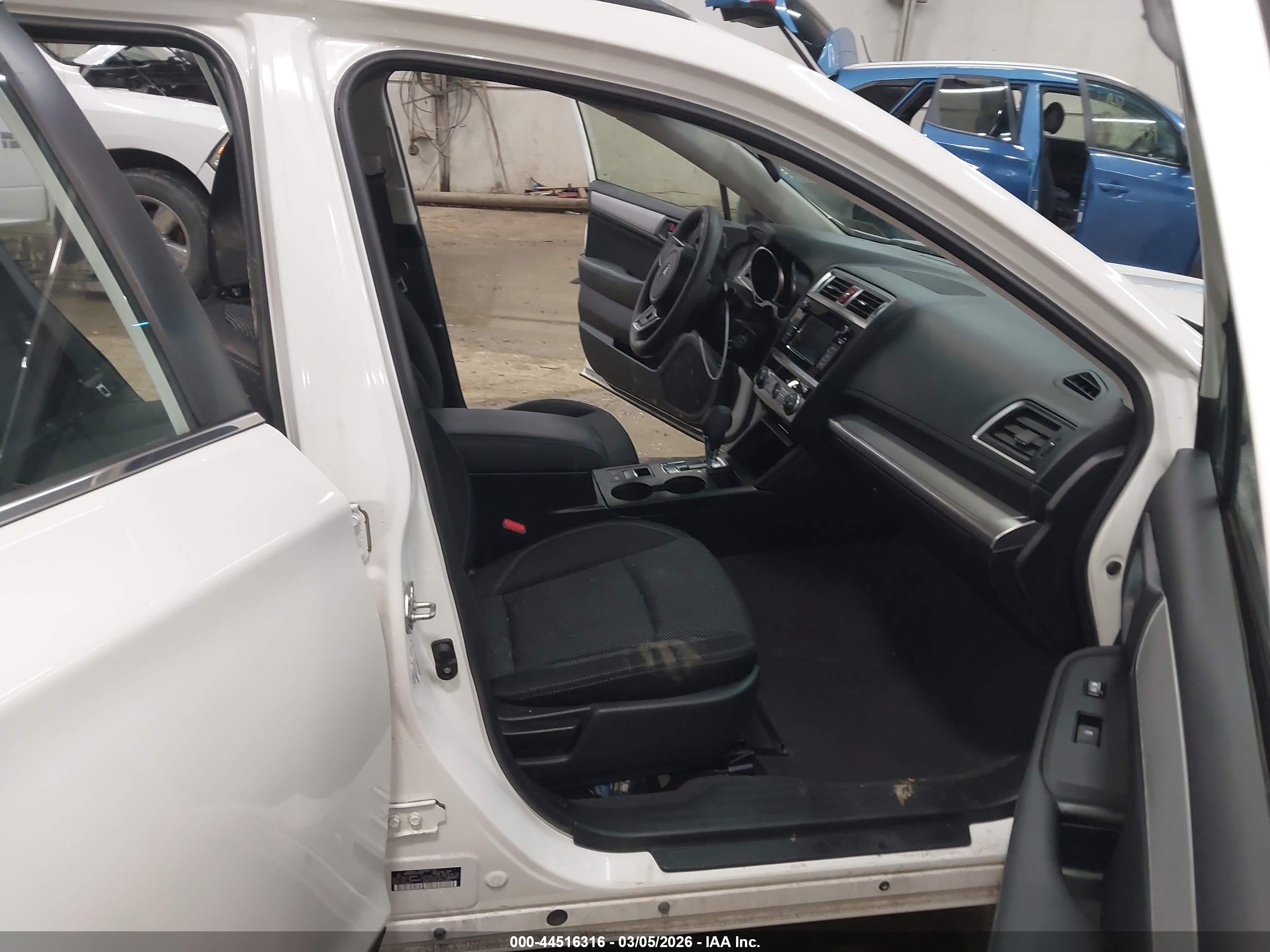 SUBARU OUTBACK image 5