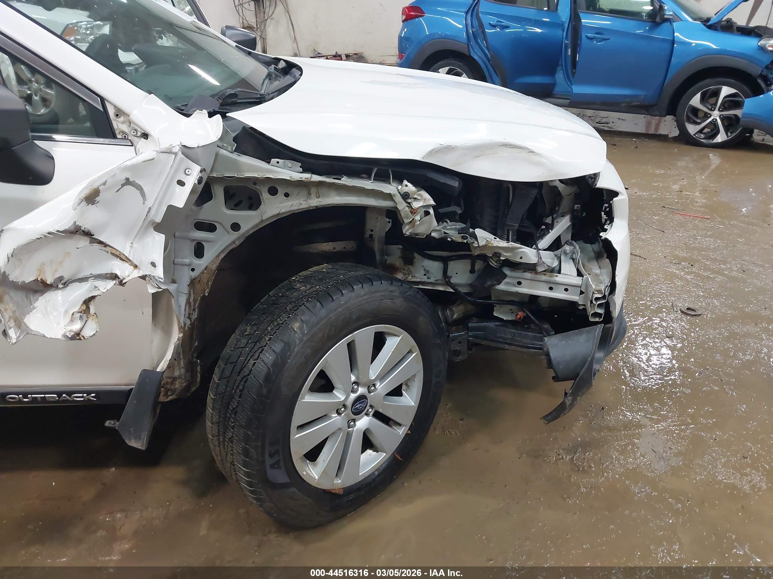 SUBARU OUTBACK image 6