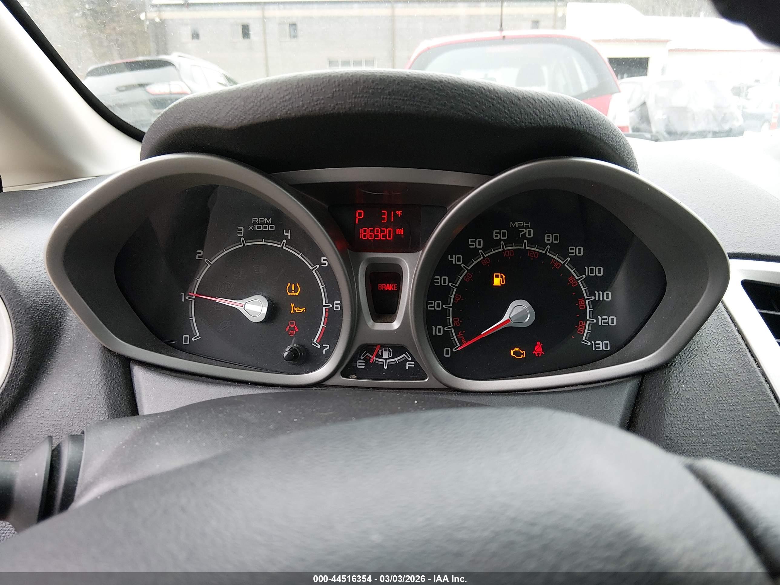 FORD FIESTA image 7